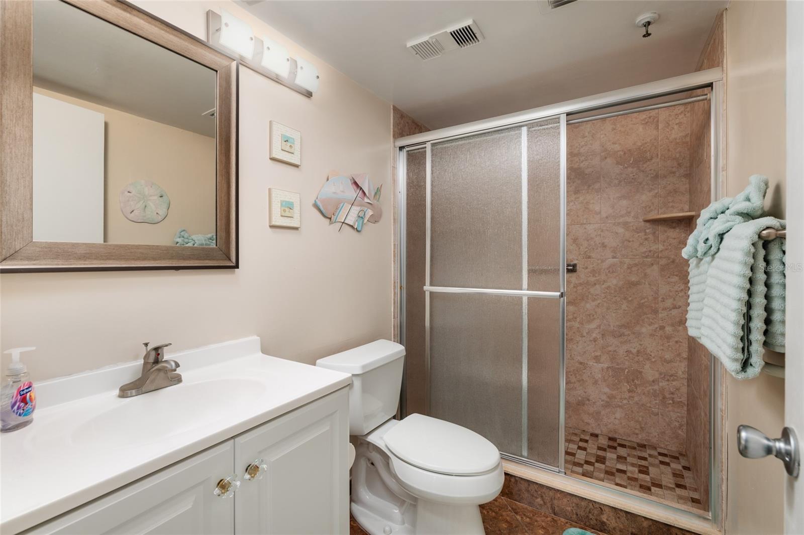 Image 18 of 35 For 15462 Gulf Boulevard 304