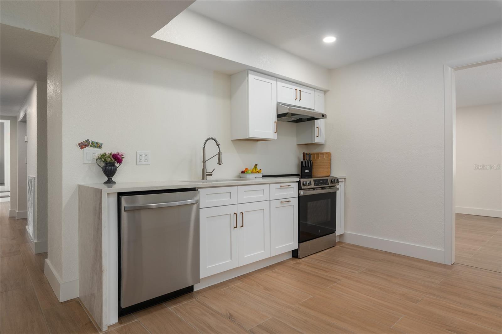 Listing photo id 8 for 2660 Fairway Avenue S