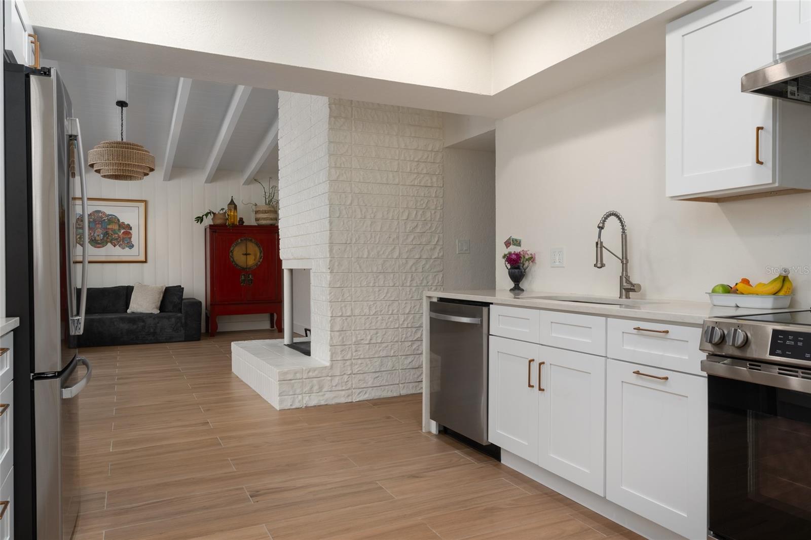 Listing photo id 9 for 2660 Fairway Avenue S