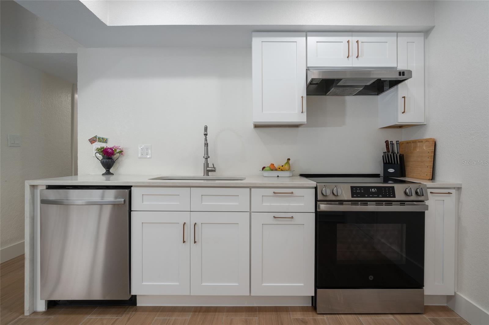 Listing photo id 10 for 2660 Fairway Avenue S