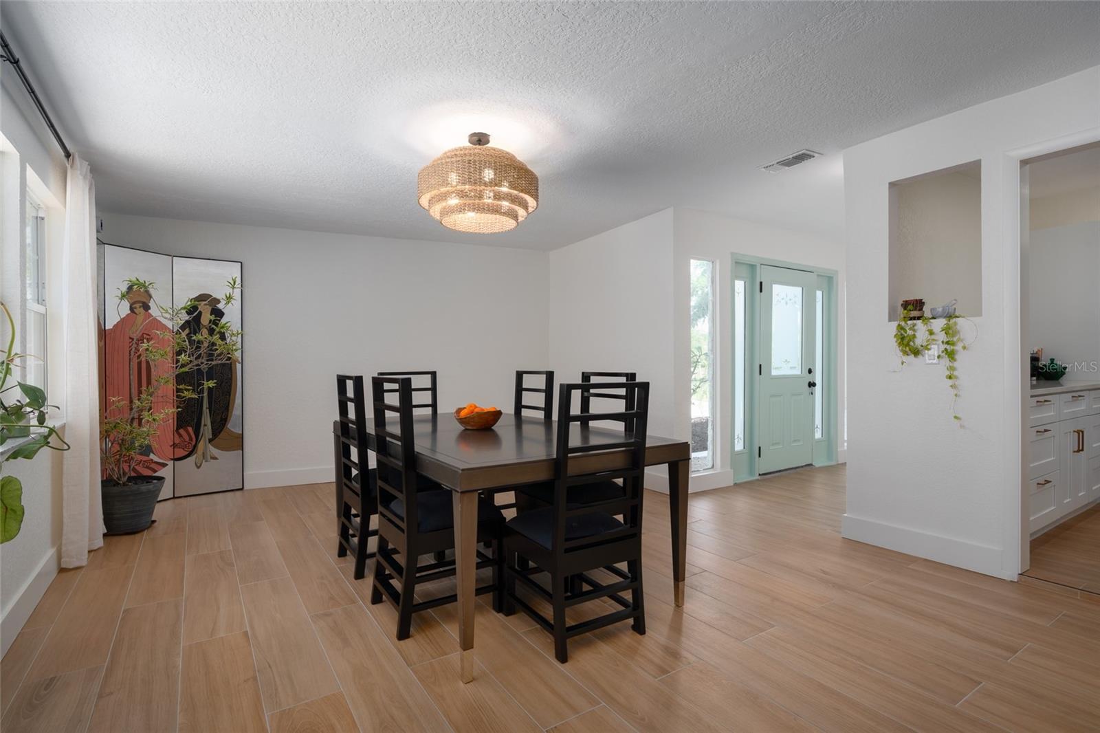 Listing photo id 14 for 2660 Fairway Avenue S