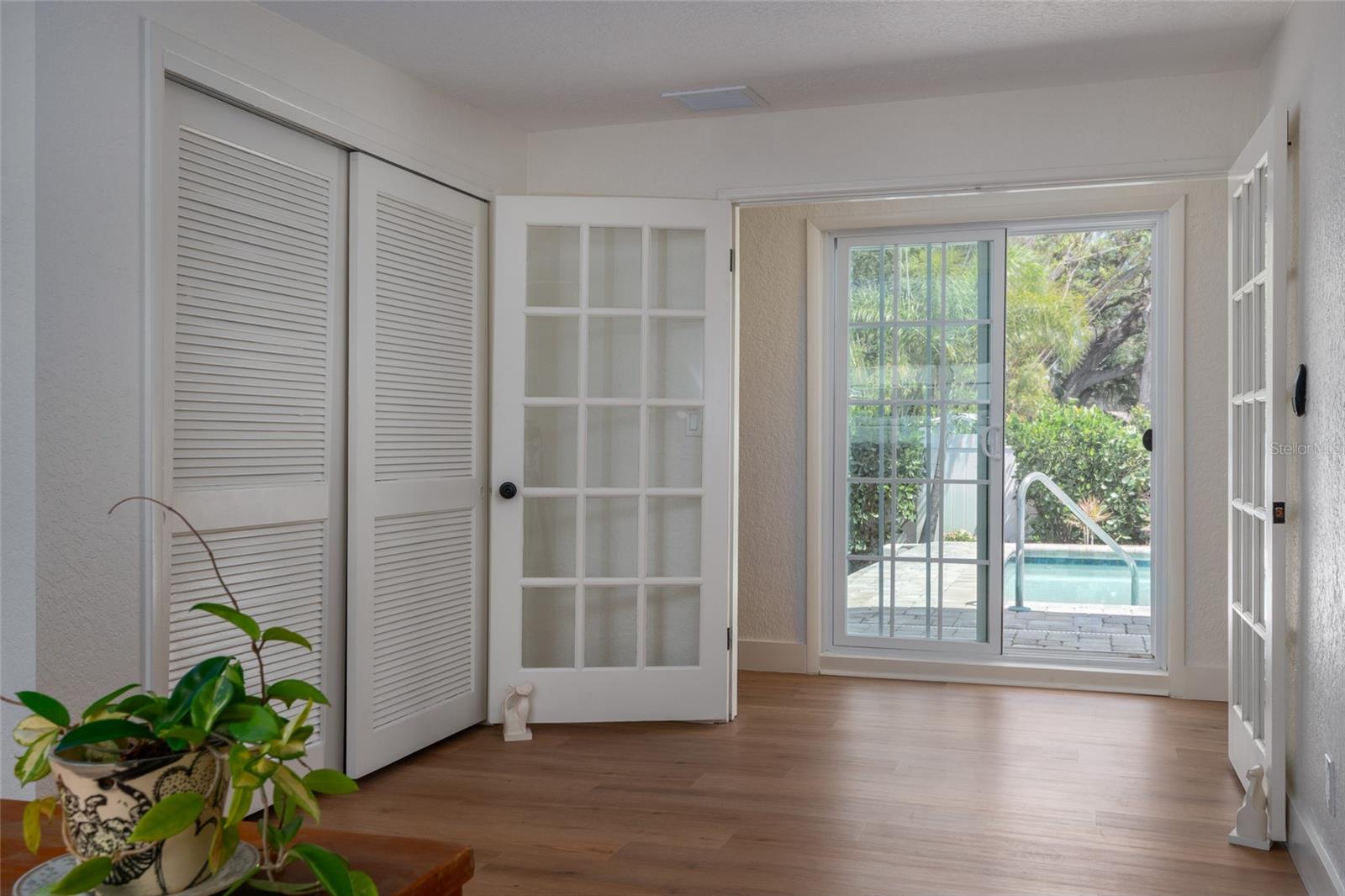 Listing photo id 24 for 2660 Fairway Avenue S