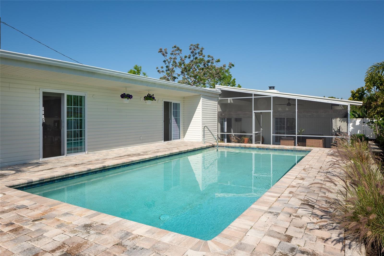 Listing photo id 35 for 2660 Fairway Avenue S