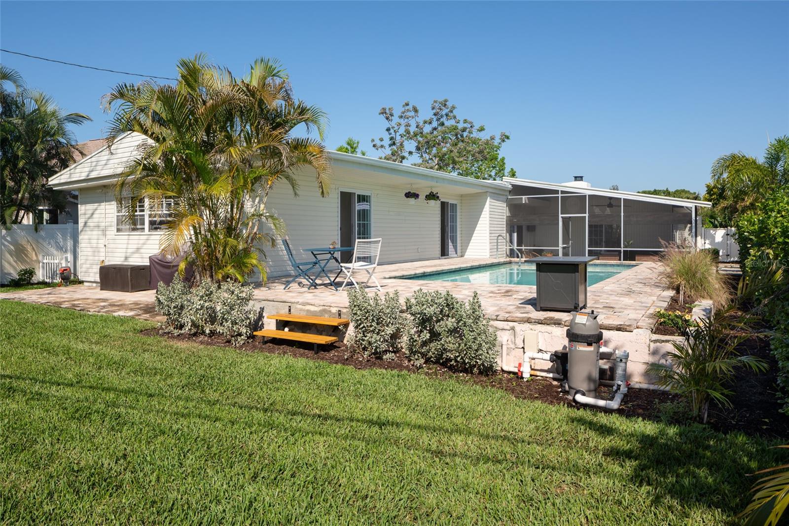 Listing photo id 38 for 2660 Fairway Avenue S