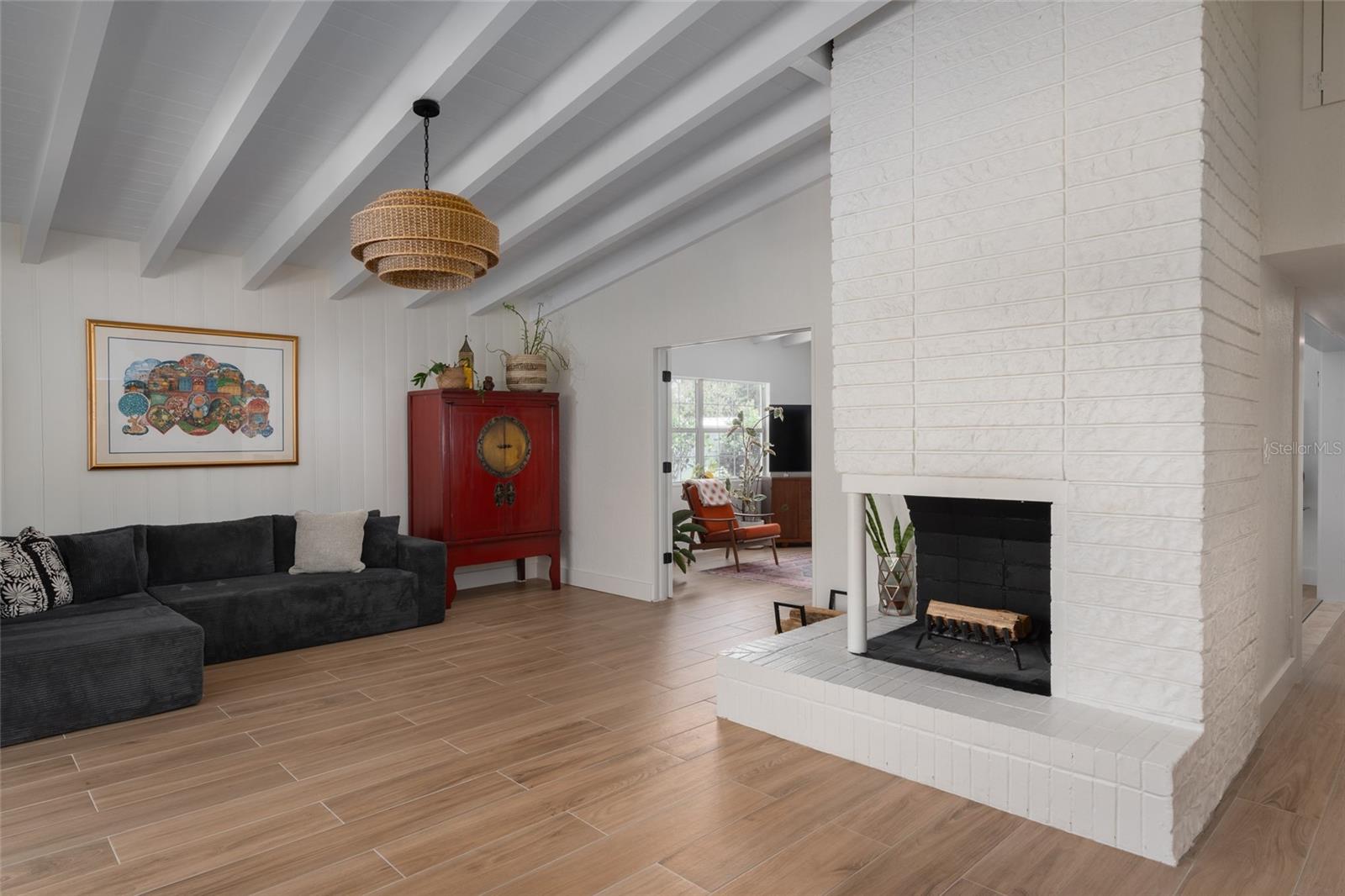 Listing photo id 4 for 2660 Fairway Avenue S