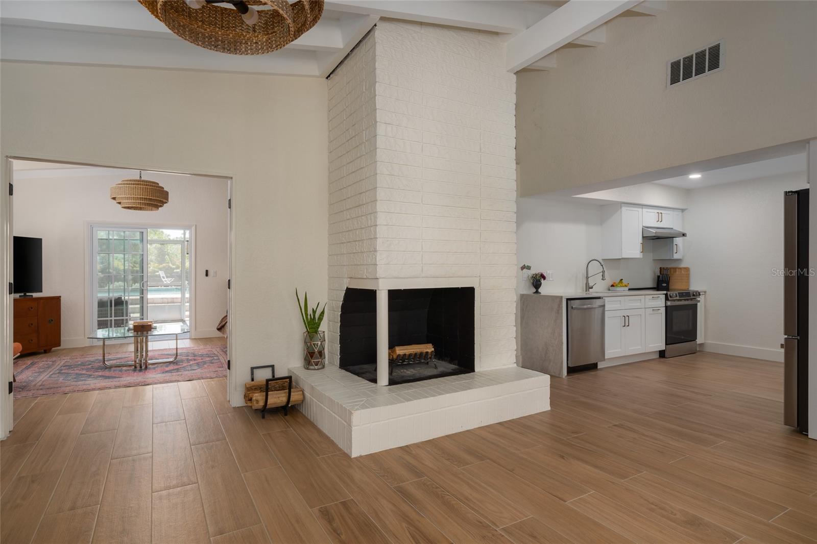 Listing photo id 5 for 2660 Fairway Avenue S