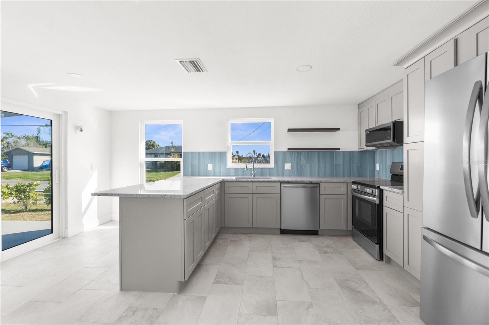 Image 5 of 29 For 13726 Michelle Avenue