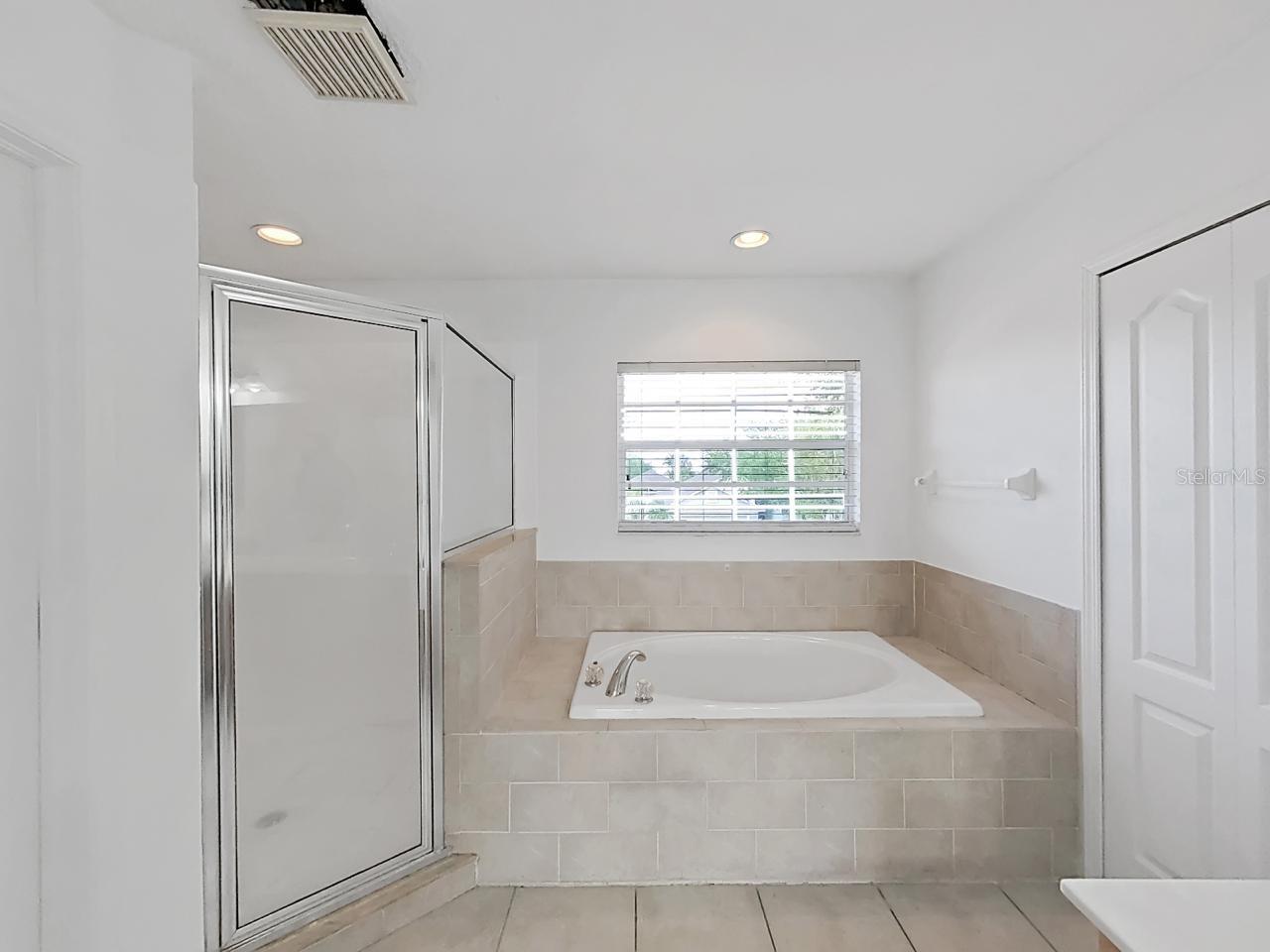 Image 40 of 54 For 1834 Raven Glen Drive