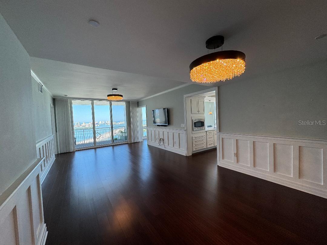 Image 31 of 46 For 331 Cleveland Street 1504