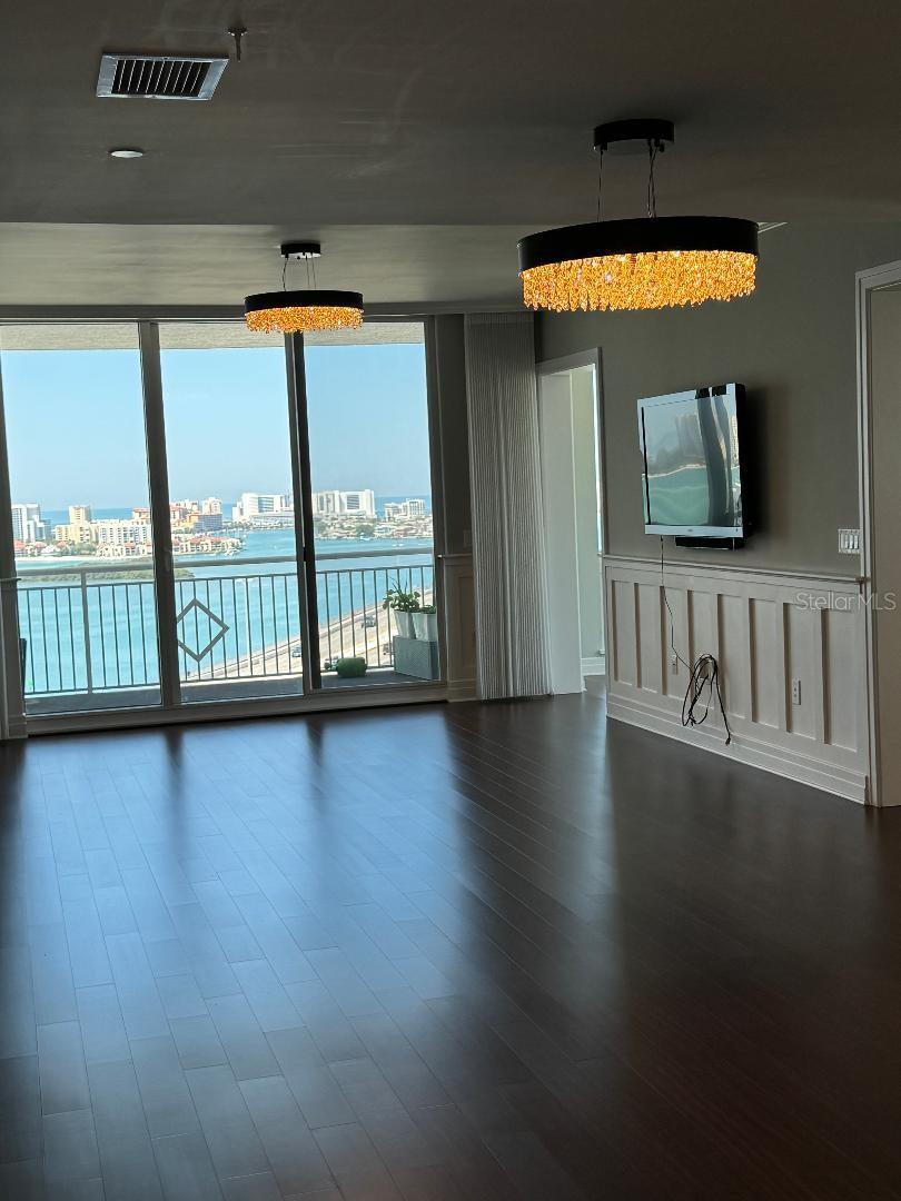 Image 32 of 46 For 331 Cleveland Street 1504