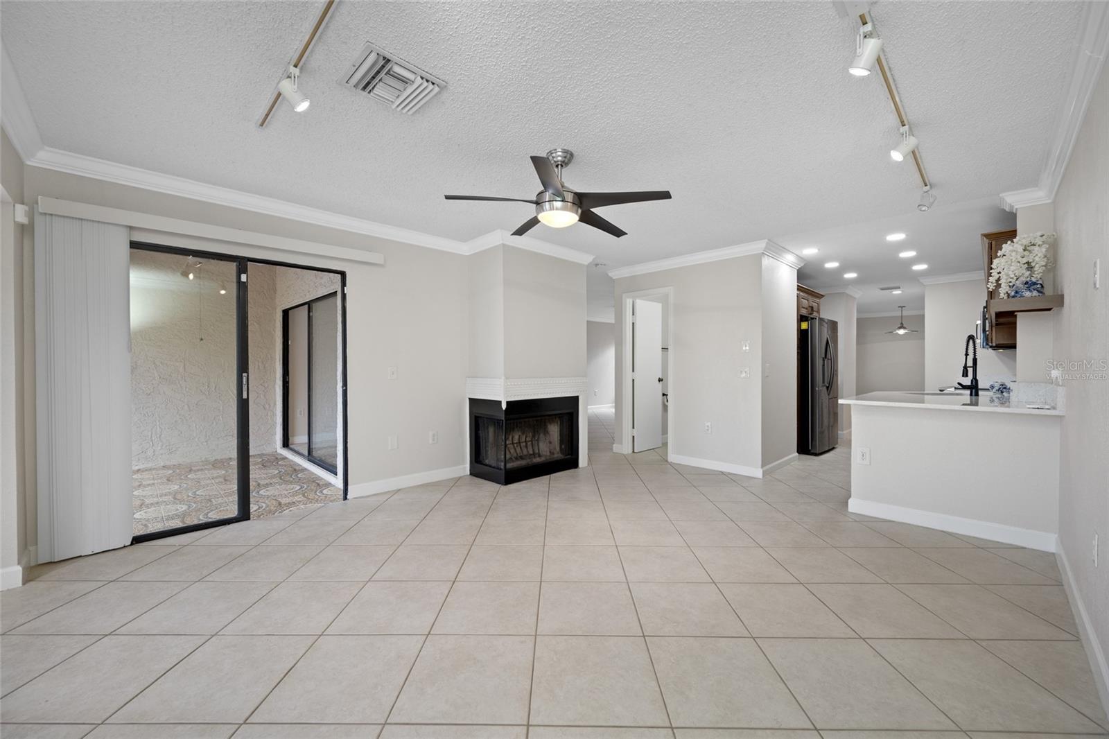 Image 18 of 72 For 10416 Saint Tropez Place