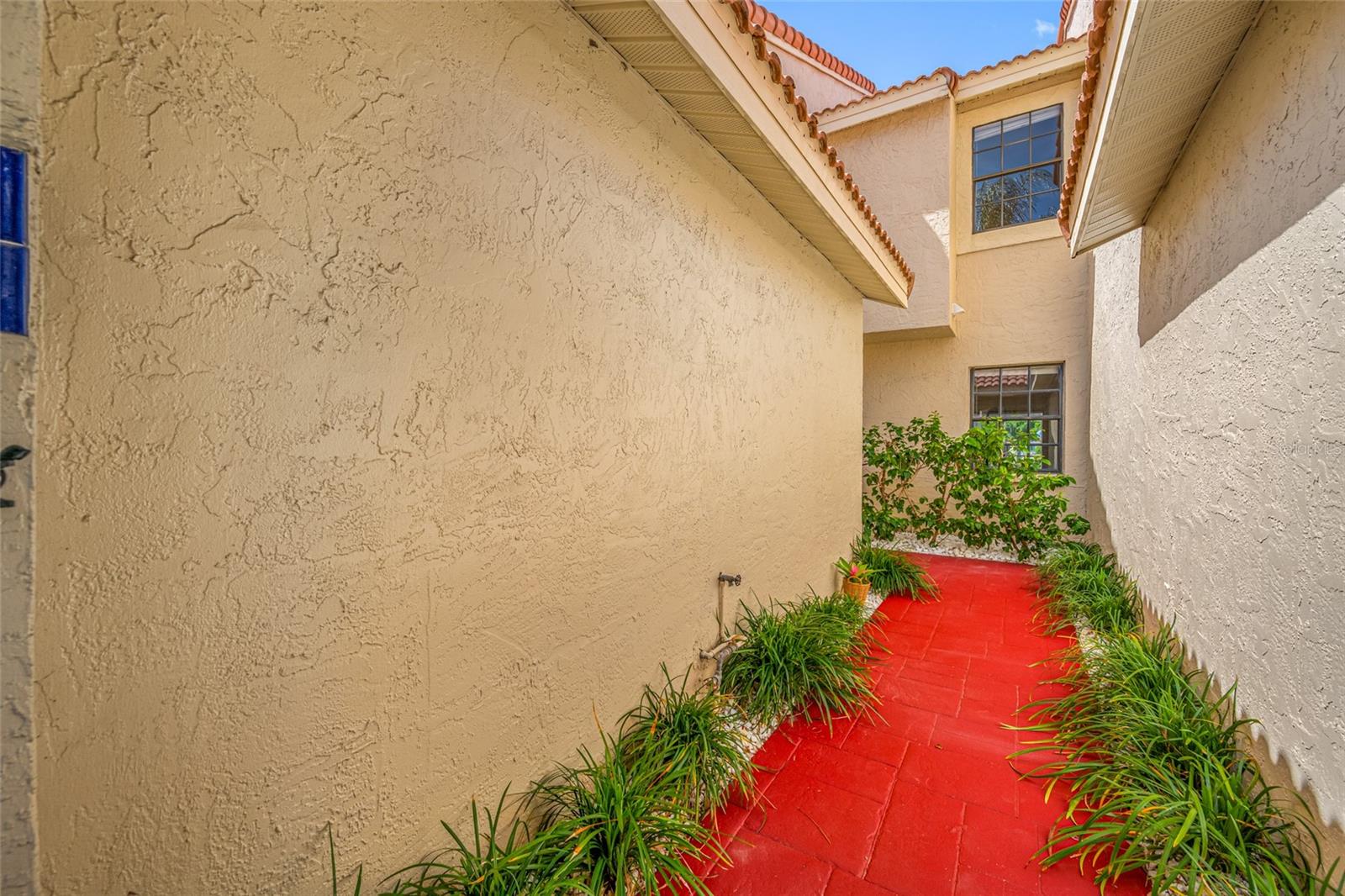 Image 6 of 72 For 10416 Saint Tropez Place