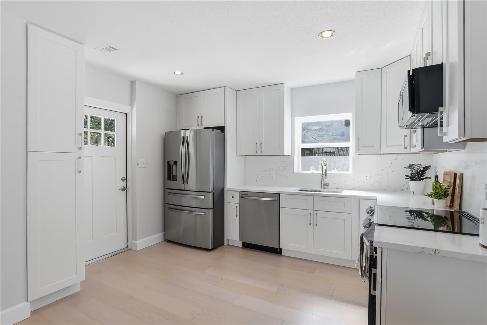 Image 11 of 46 For 4043 Shore Acres Boulevard Ne