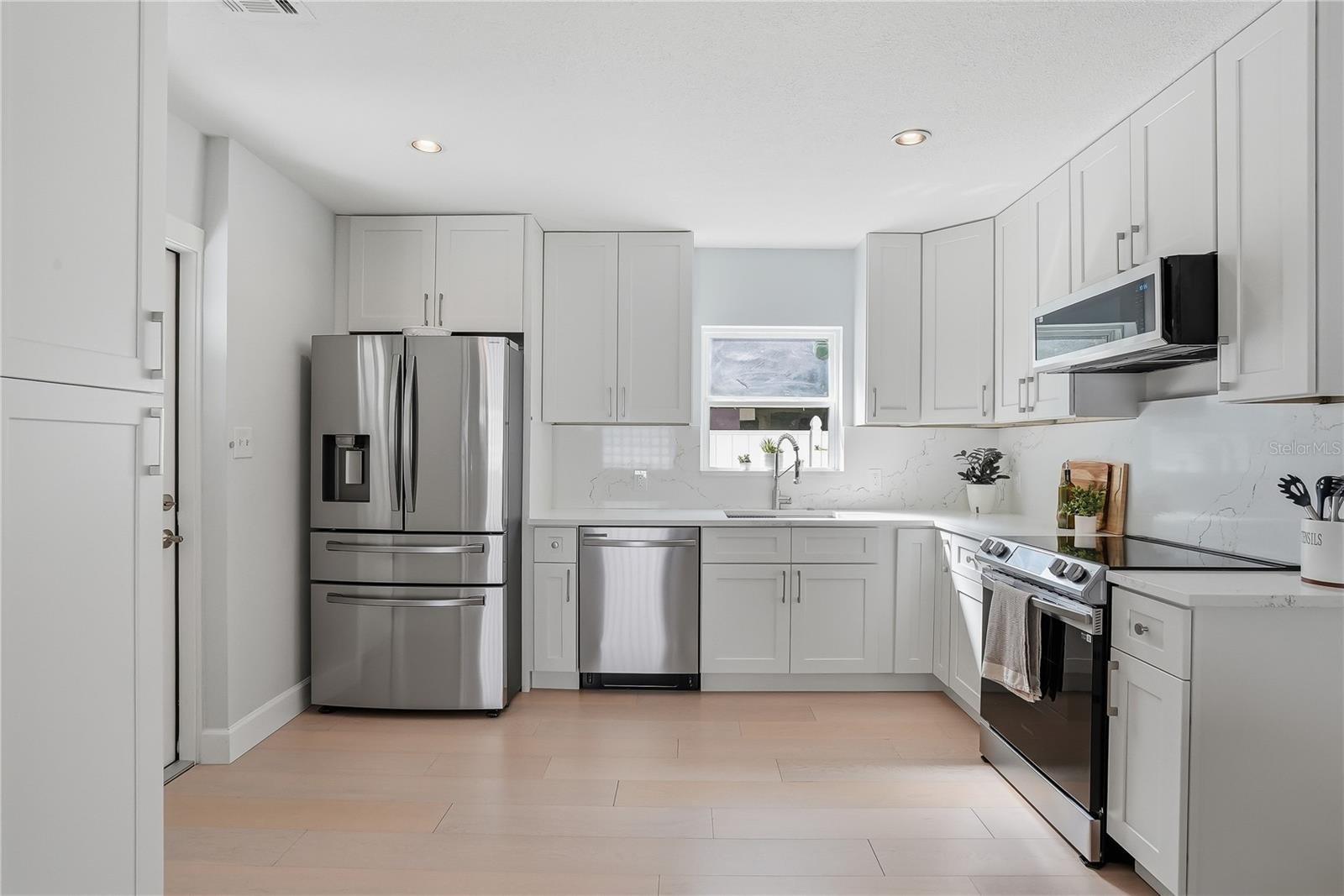 Image 12 of 46 For 4043 Shore Acres Boulevard Ne