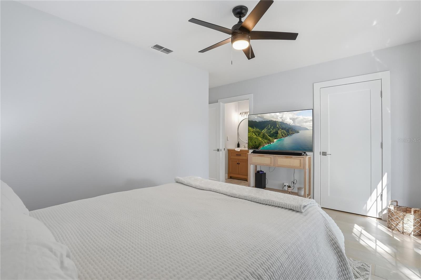 Image 19 of 46 For 4043 Shore Acres Boulevard Ne