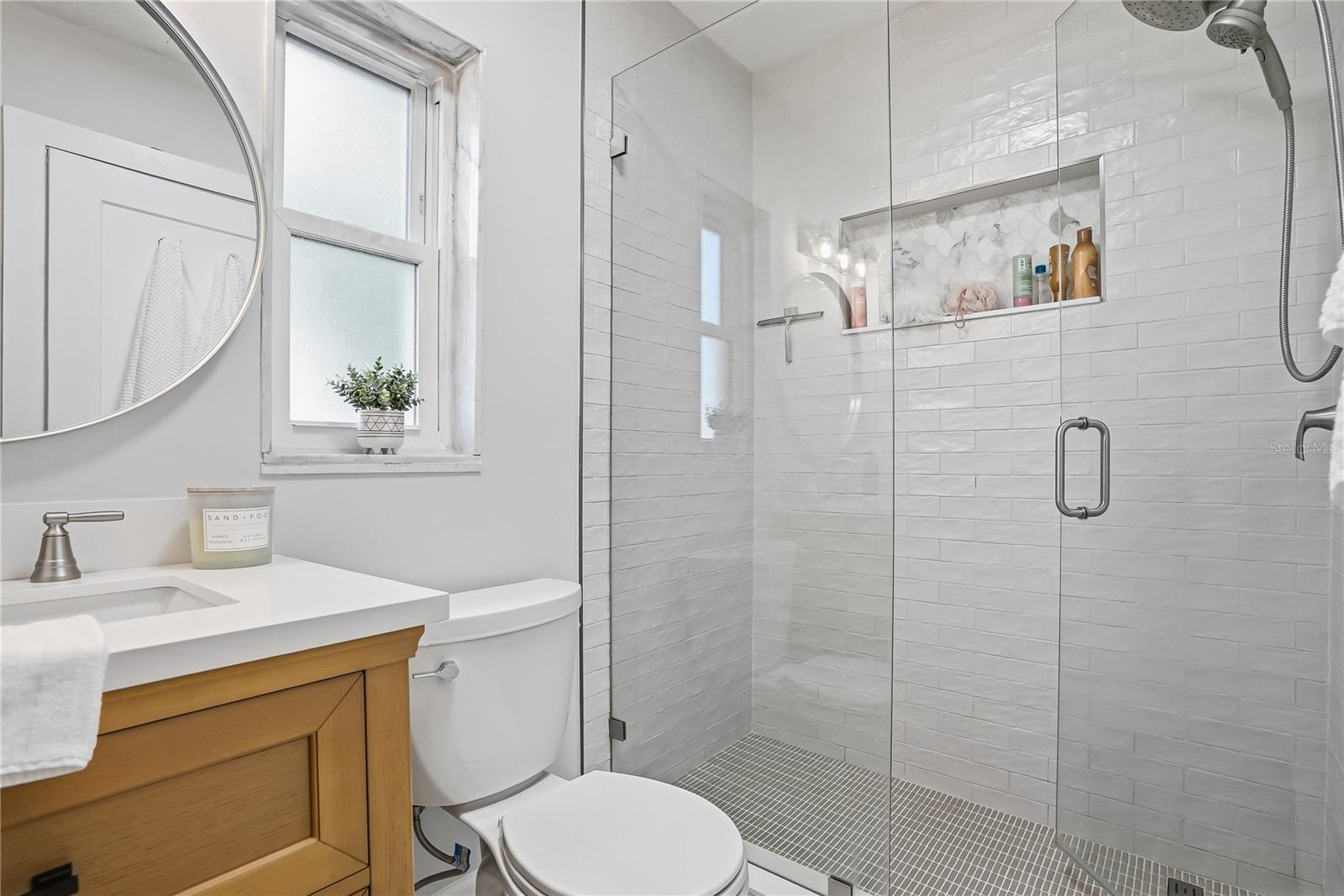 Image 21 of 46 For 4043 Shore Acres Boulevard Ne