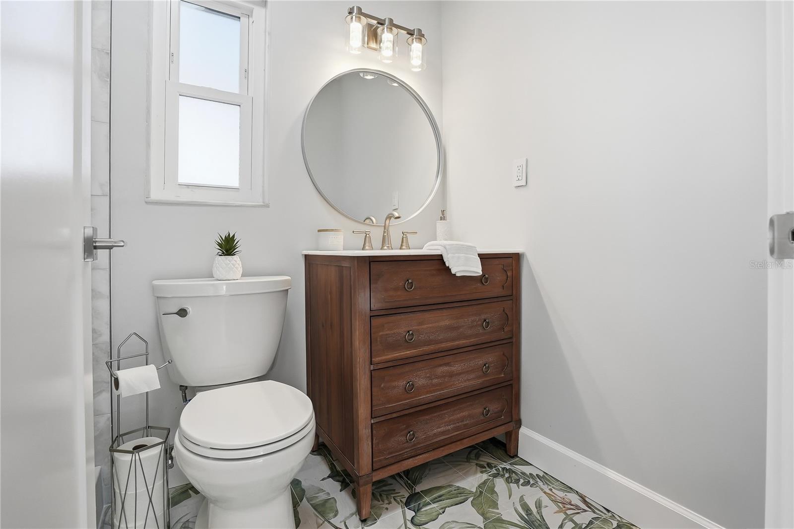 Image 28 of 46 For 4043 Shore Acres Boulevard Ne