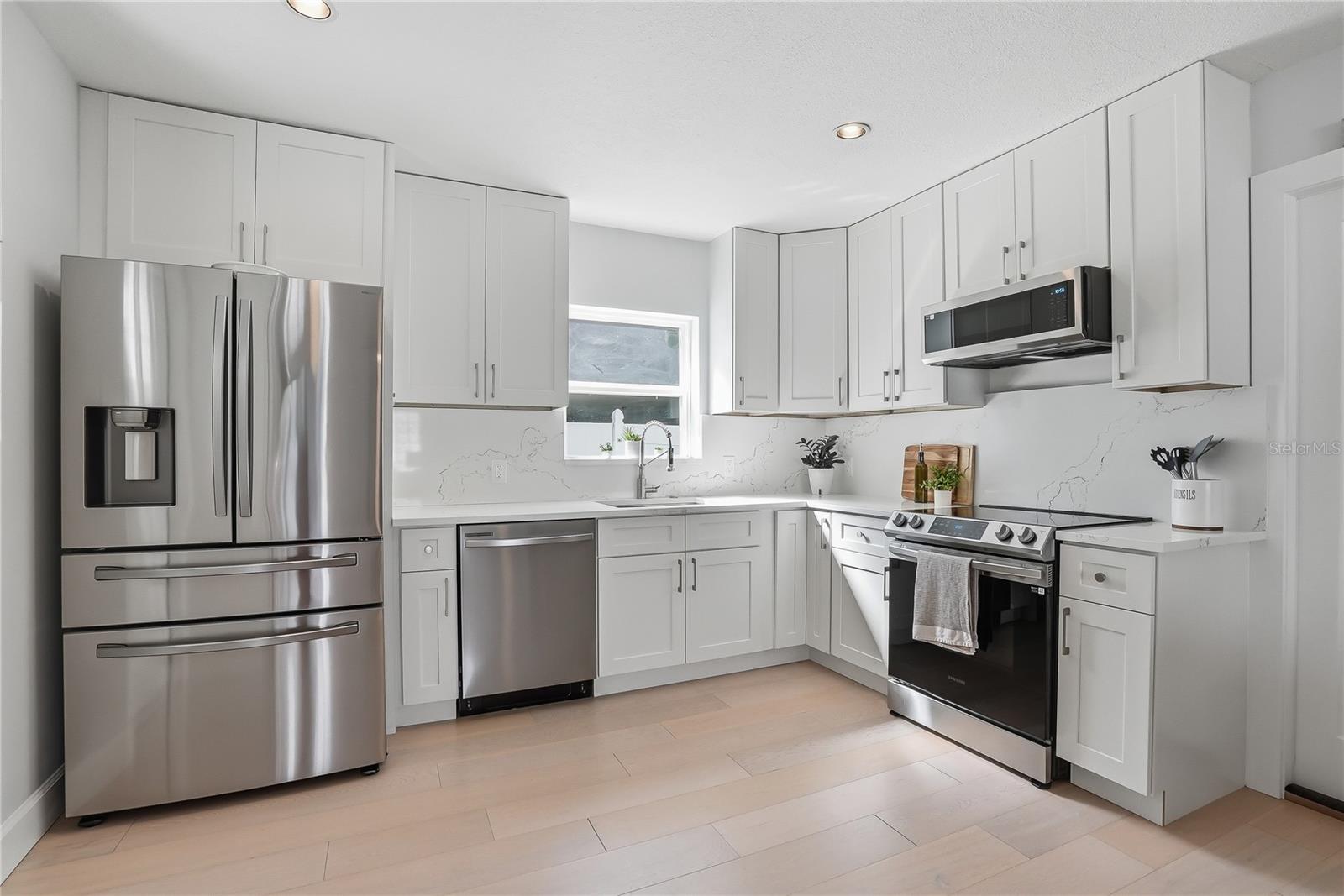 Image 3 of 46 For 4043 Shore Acres Boulevard Ne