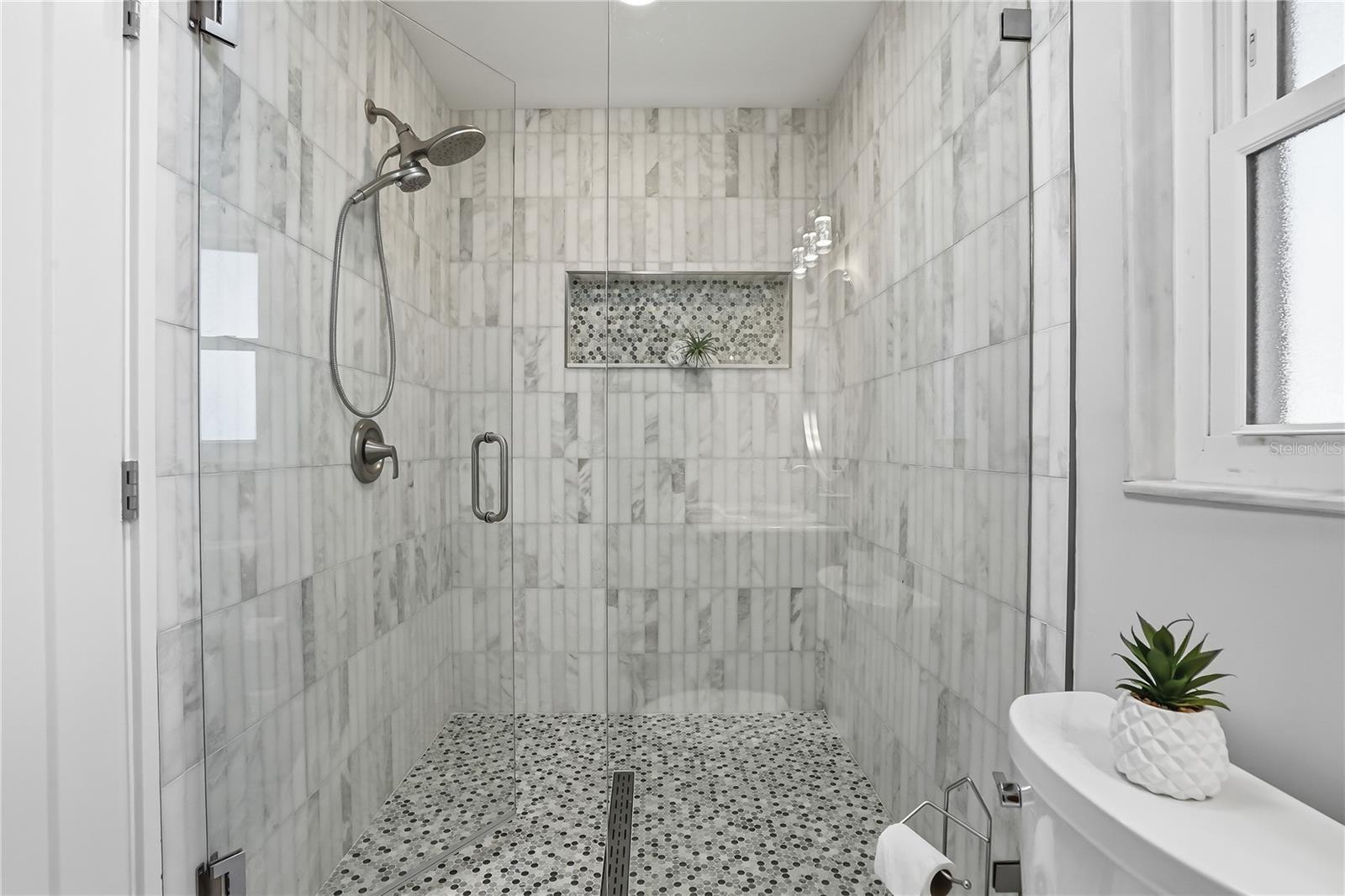 Image 30 of 46 For 4043 Shore Acres Boulevard Ne