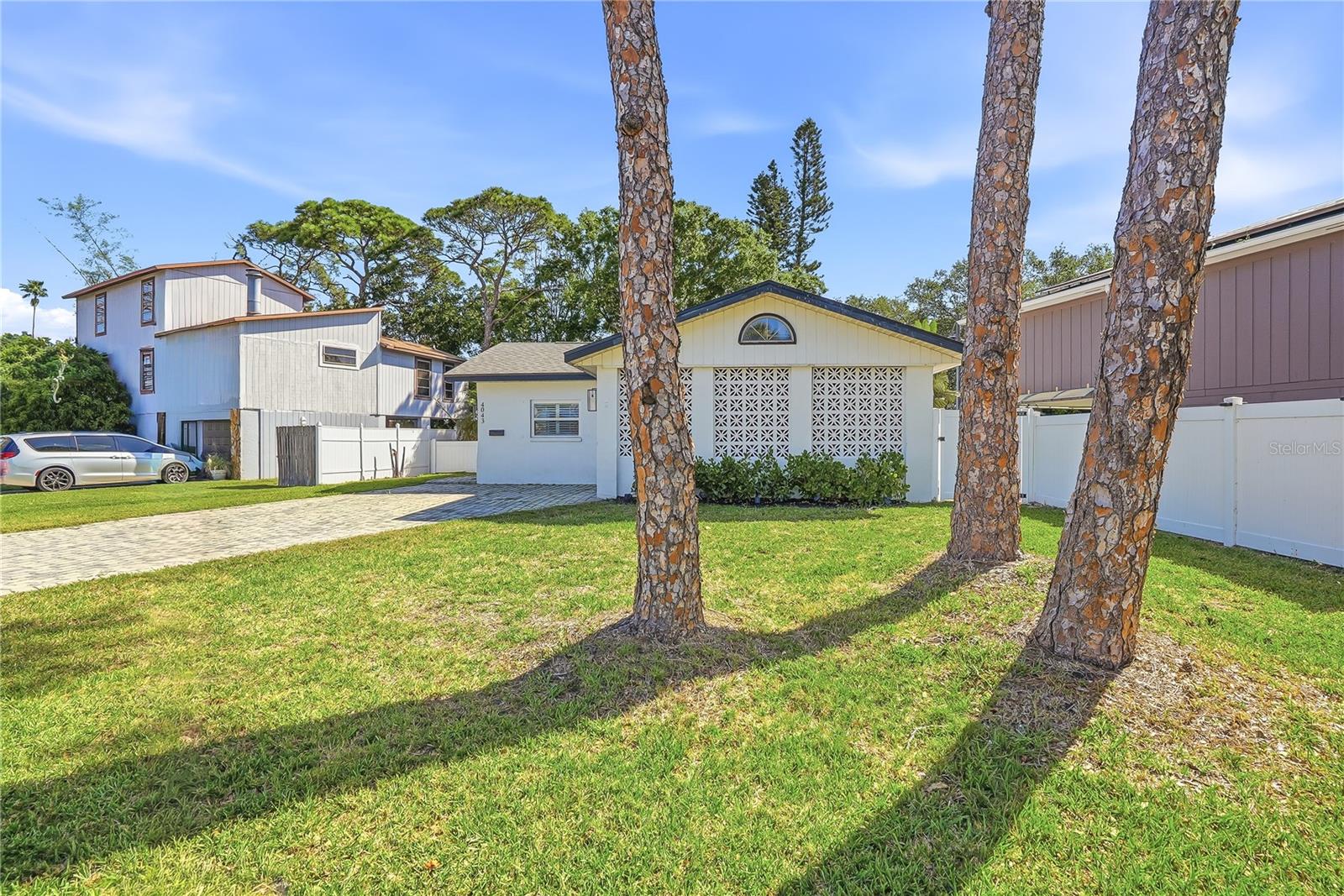 Image 41 of 46 For 4043 Shore Acres Boulevard Ne