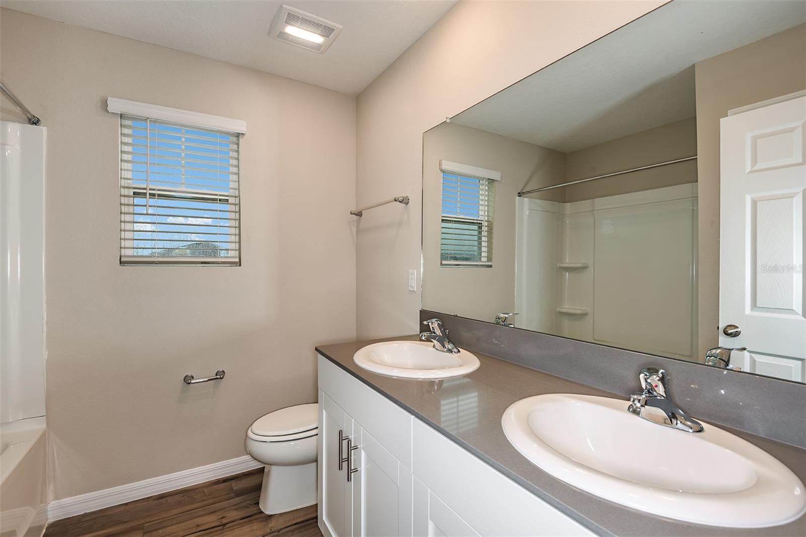 Image 29 of 39 For 1067 Foreshore Lane