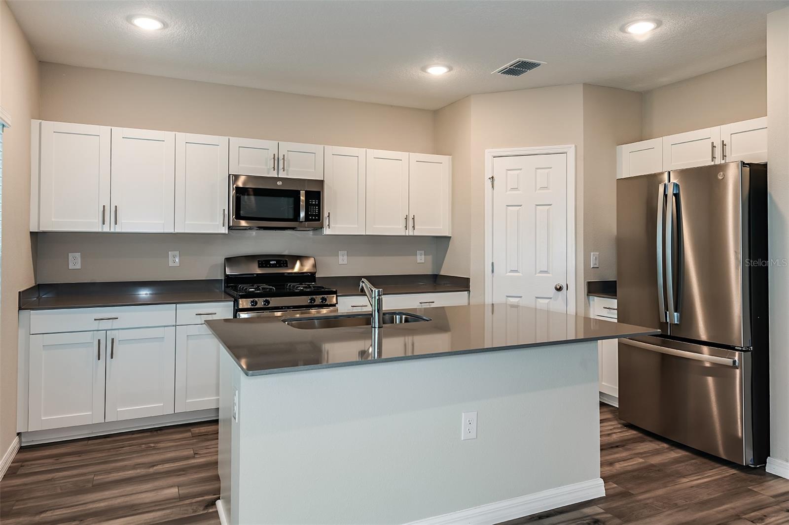 Image 8 of 39 For 1067 Foreshore Lane