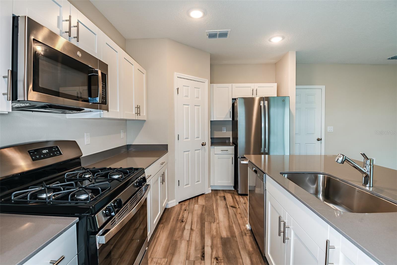 Image 9 of 39 For 1067 Foreshore Lane