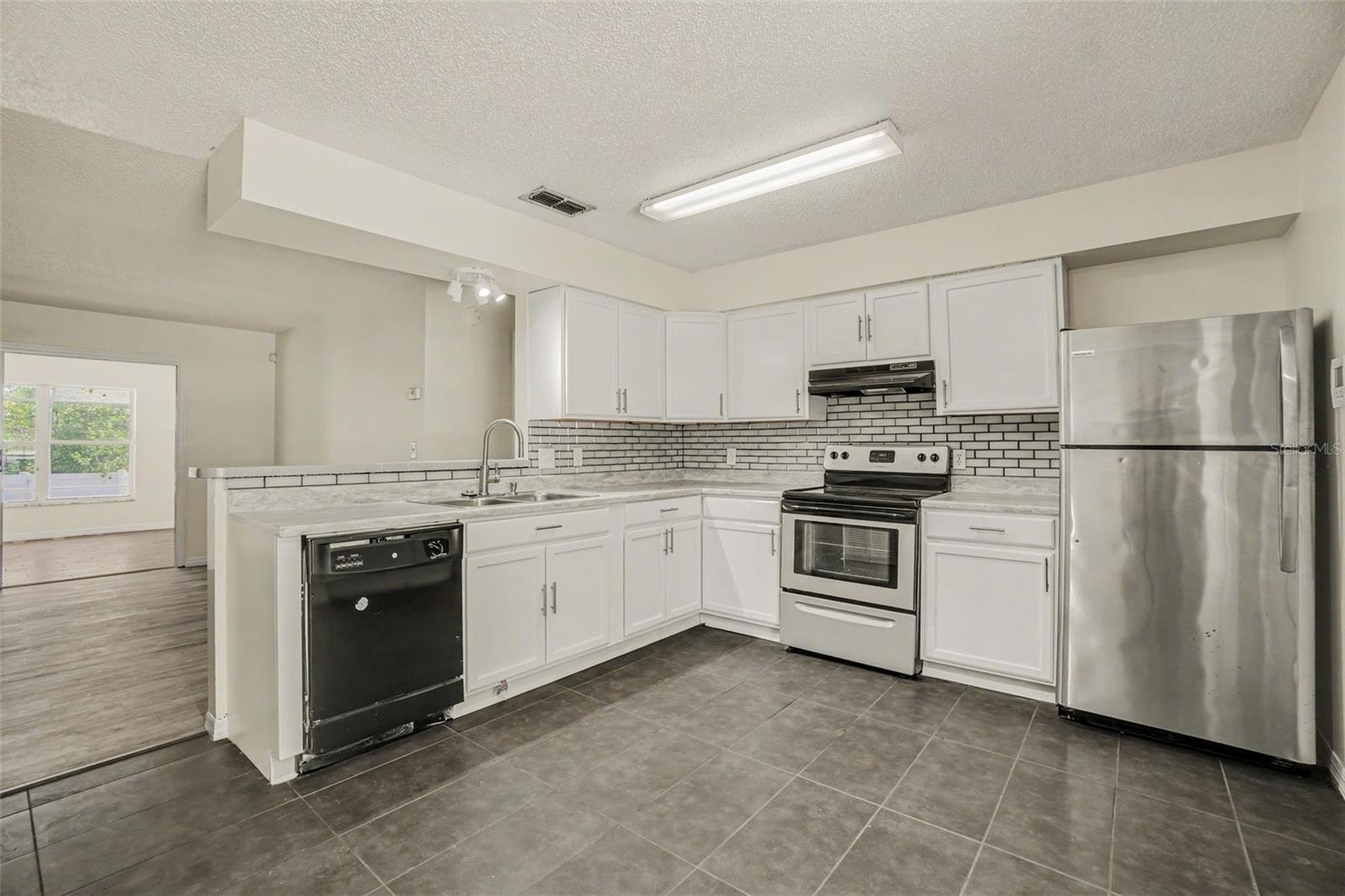 Image 4 of 21 For 808 Chamberlain Loop