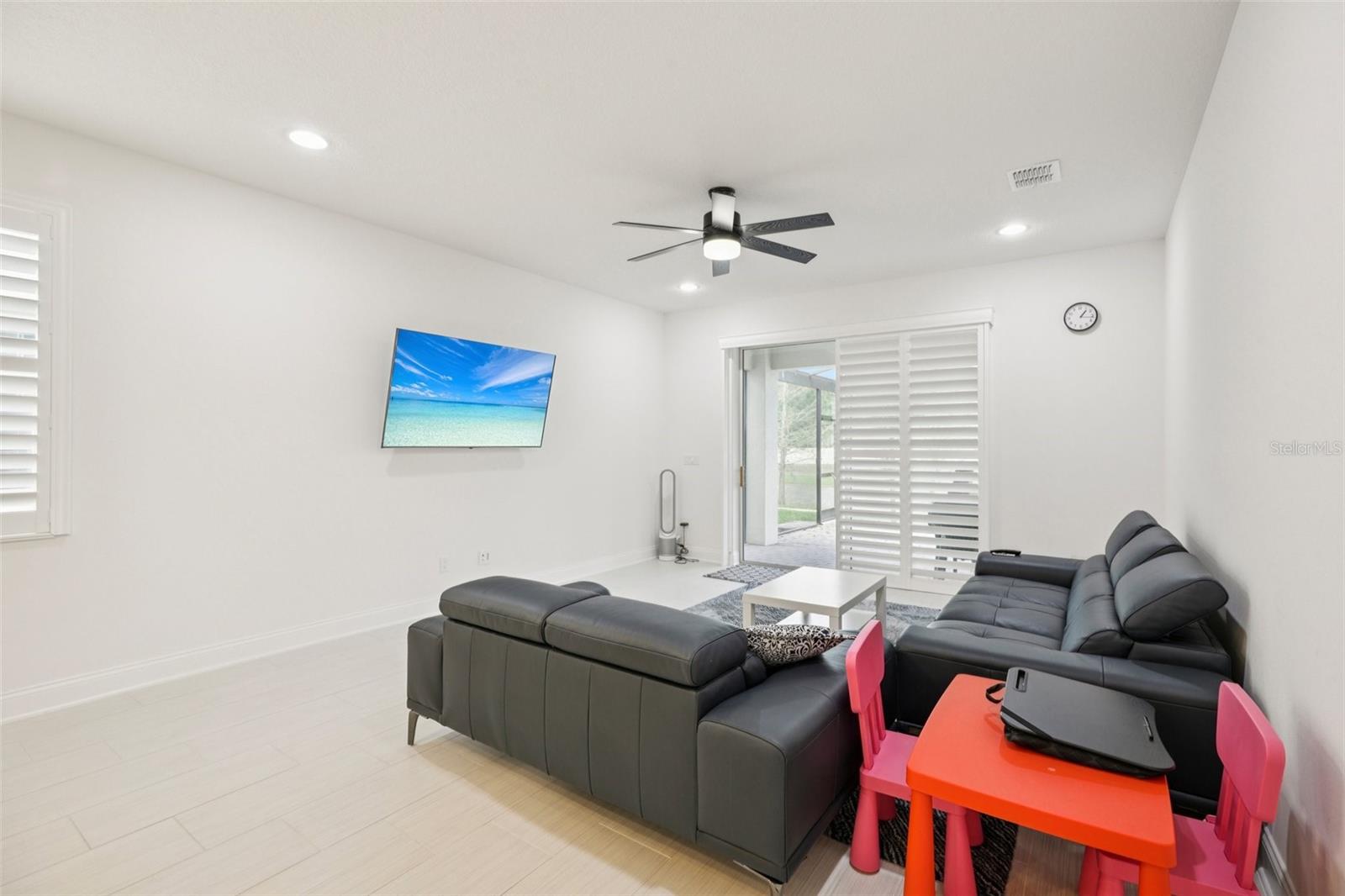 Image 21 of 33 For 4560 Dulwik Place