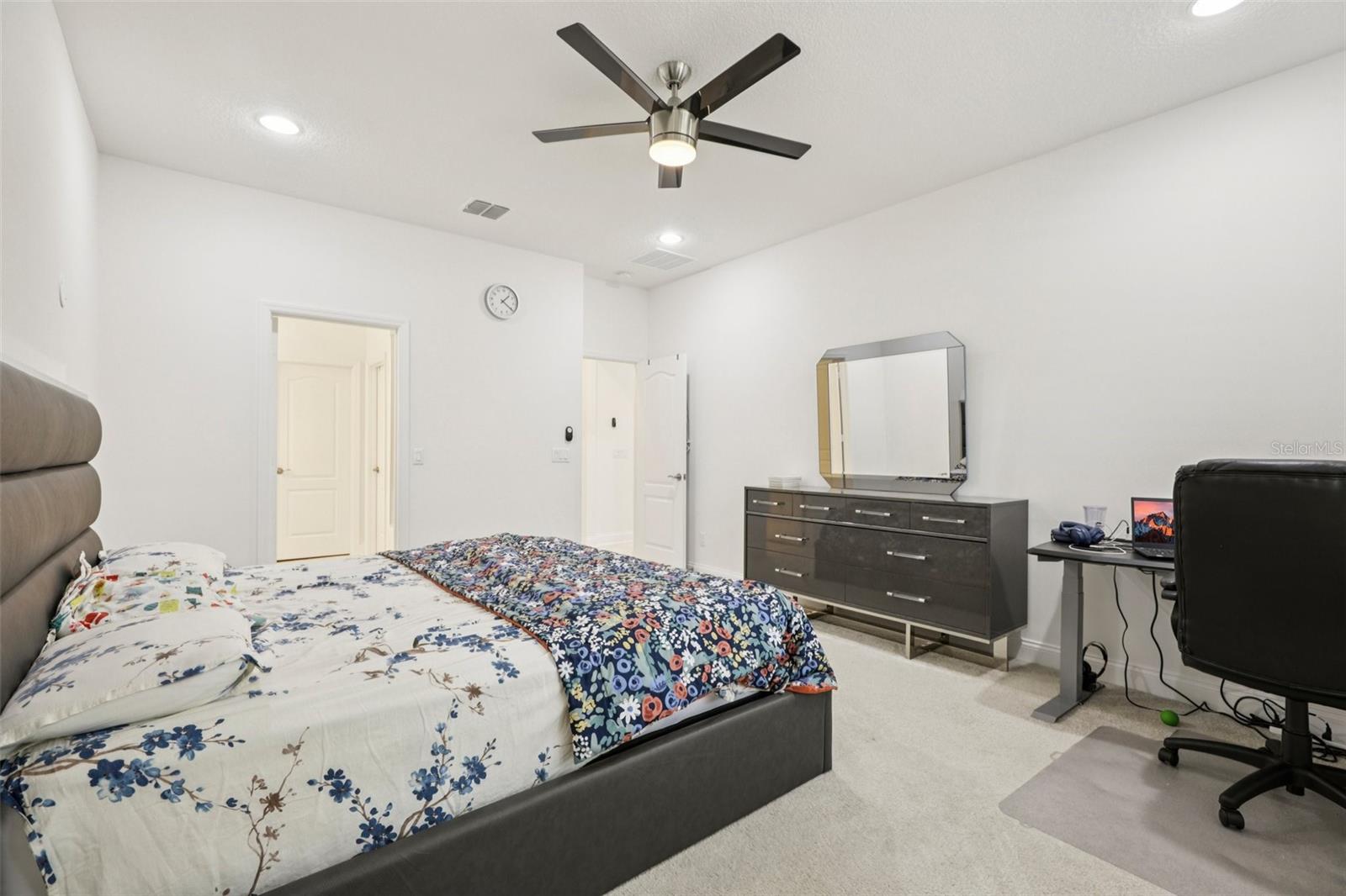 Image 23 of 33 For 4560 Dulwik Place