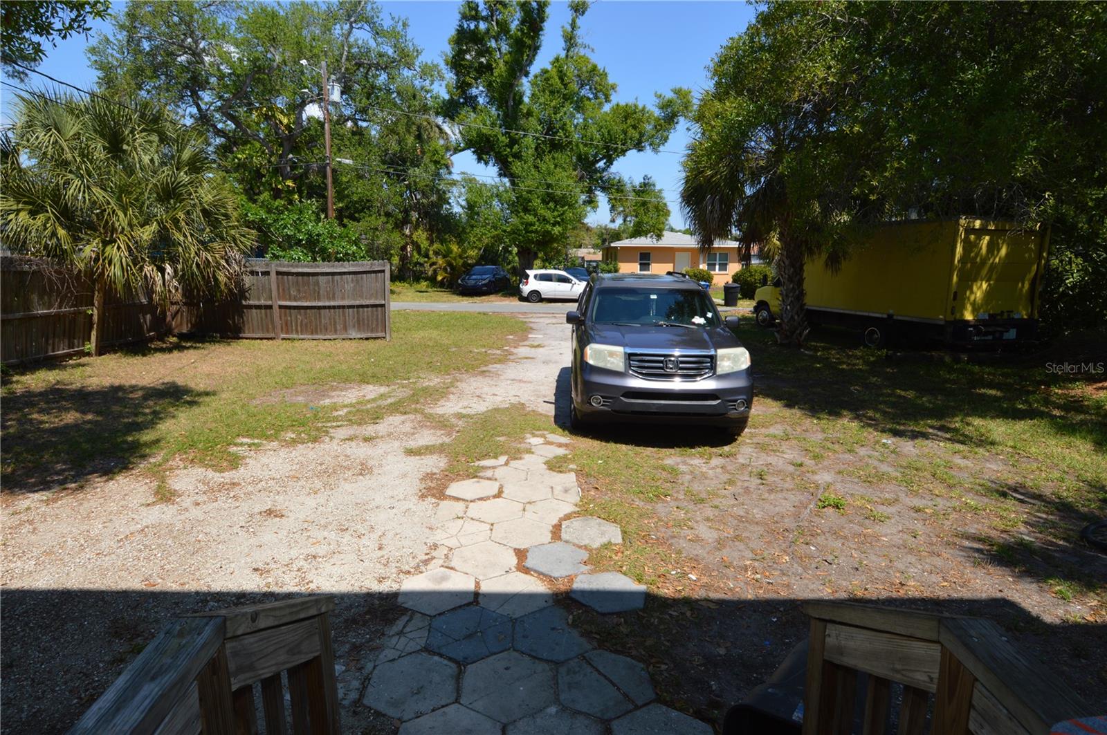 Image 17 of 73 For 811 18th Avenue S