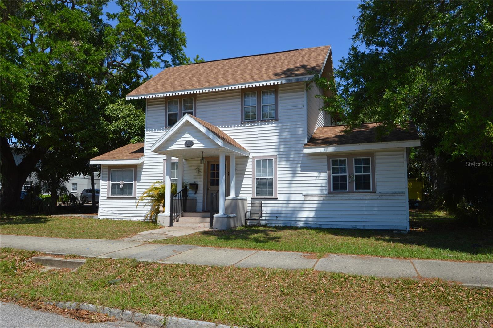 Image 3 of 73 For 811 18th Avenue S