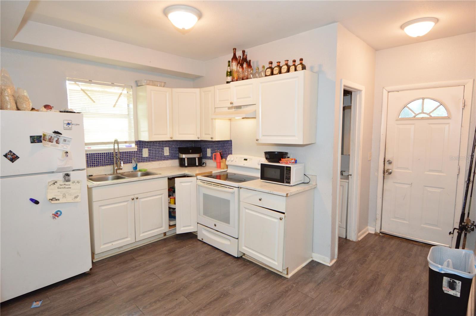 Image 4 of 73 For 811 18th Avenue S