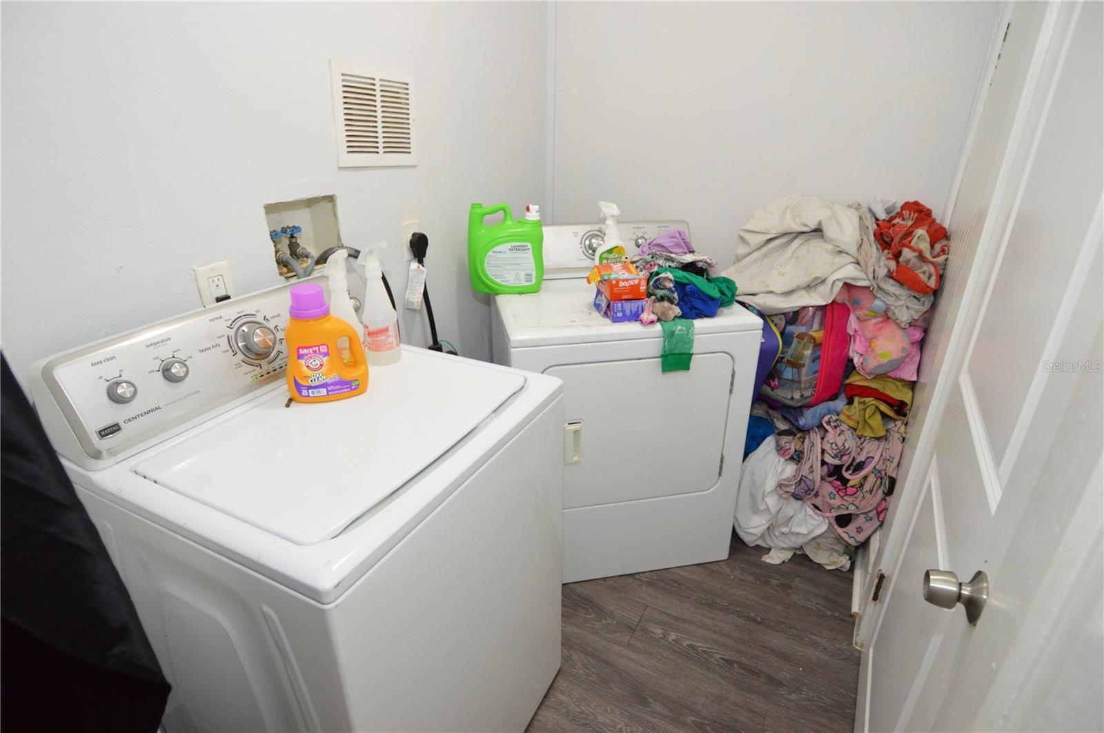 Image 45 of 73 For 811 18th Avenue S