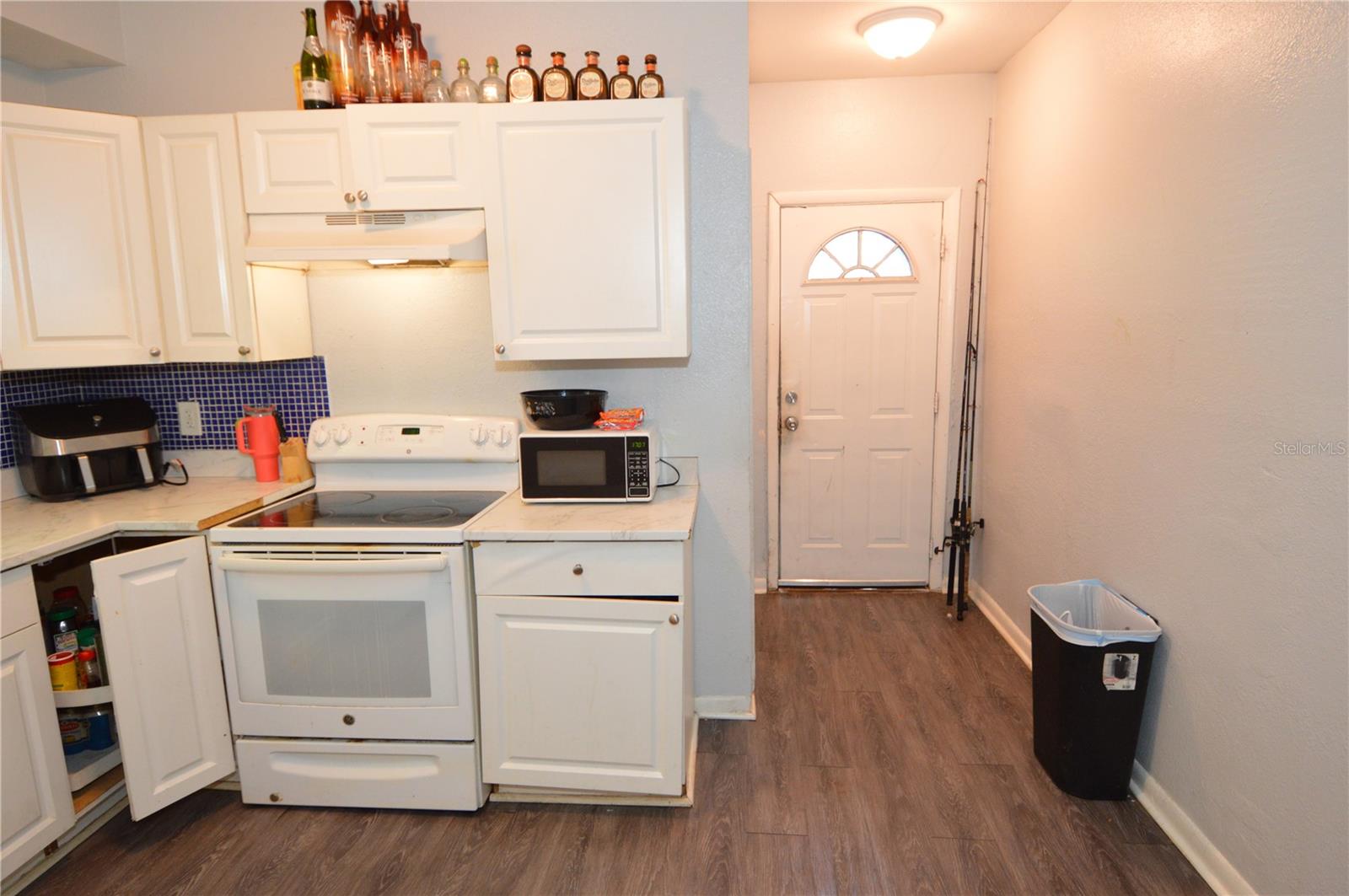 Image 5 of 73 For 811 18th Avenue S