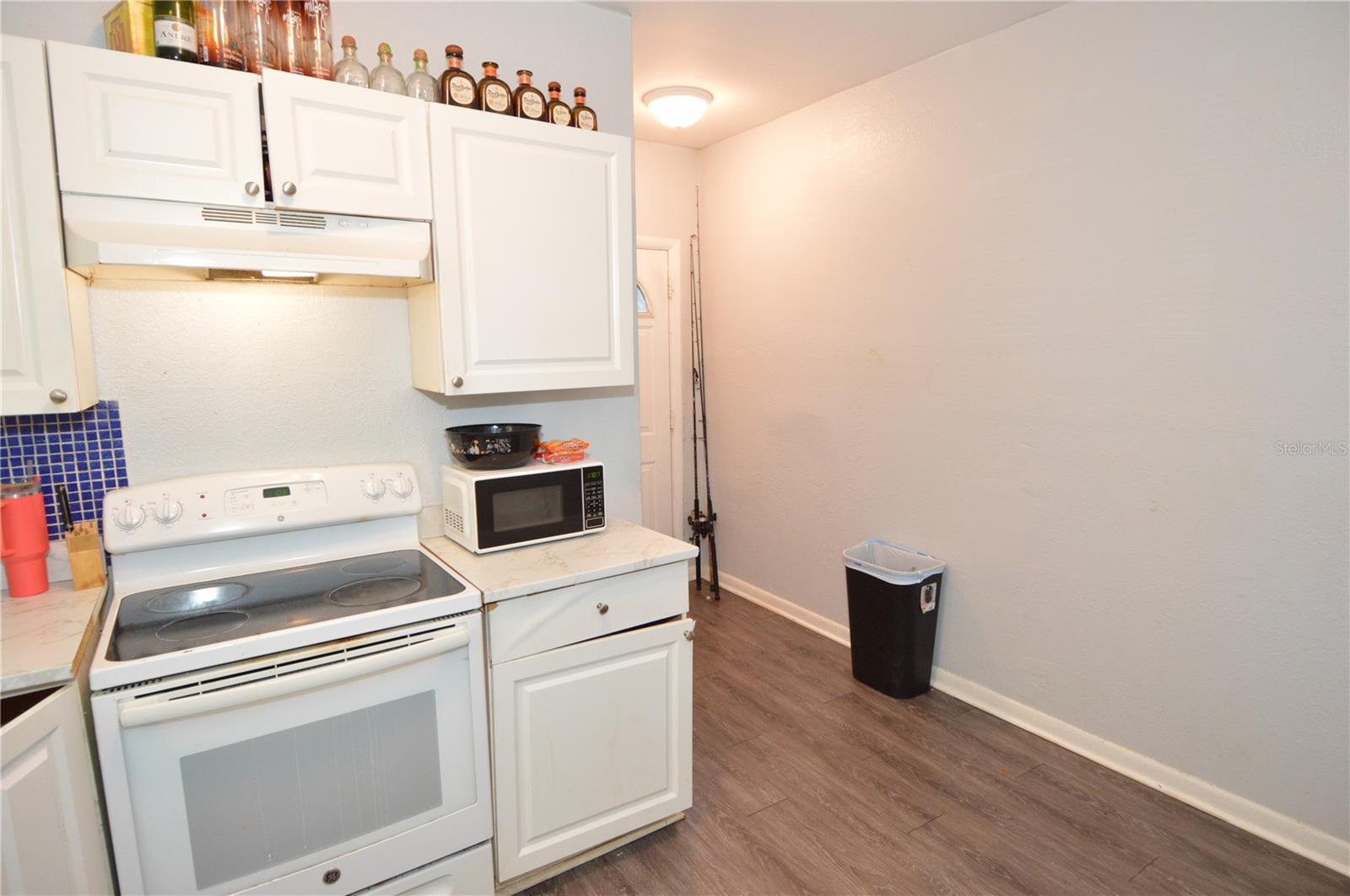 Image 7 of 73 For 811 18th Avenue S