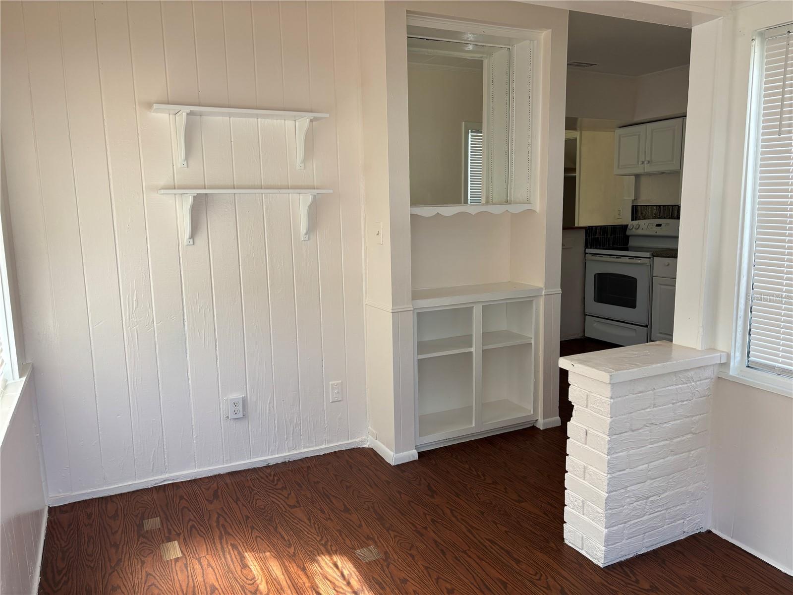 Image 4 of 20 For 2162 46th Avenue N