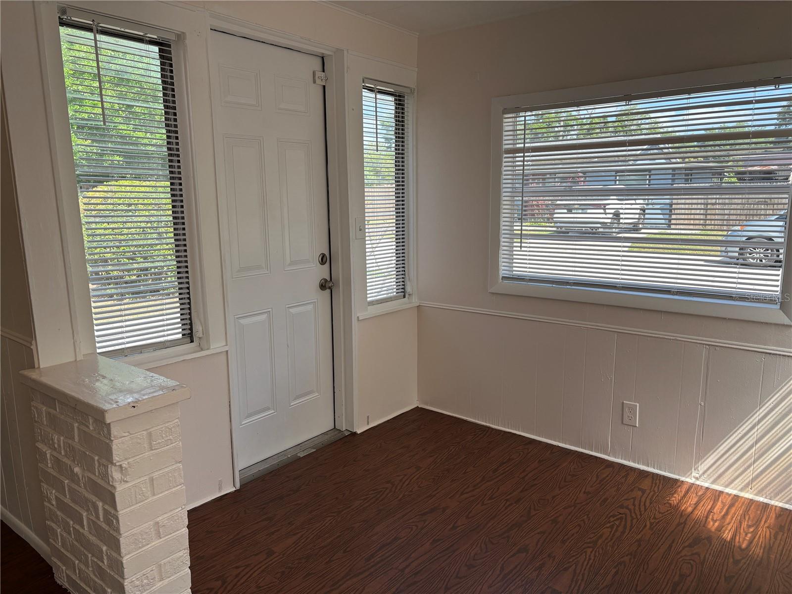 Image 5 of 20 For 2162 46th Avenue N