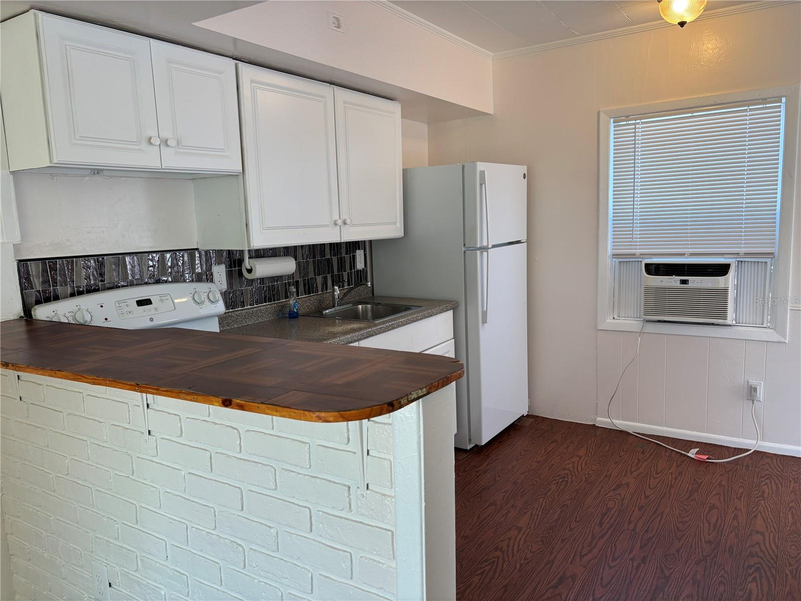 Image 7 of 20 For 2162 46th Avenue N