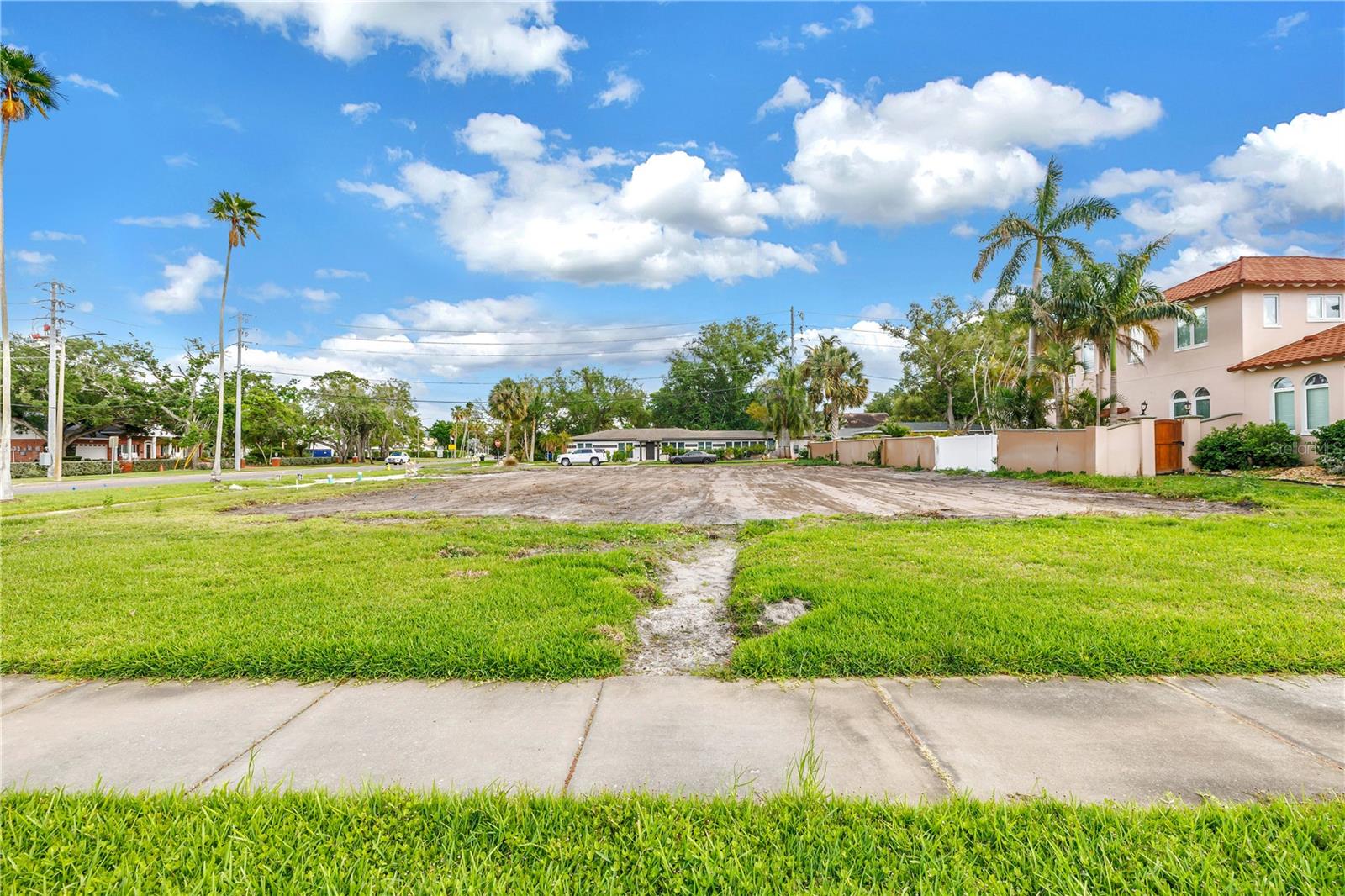 Listing photo id 2 for 515 Snell Isle Boulevard Ne