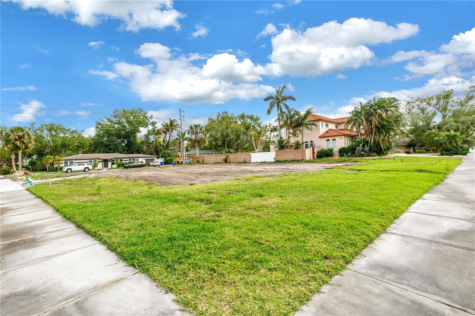 Listing photo id 3 for 515 Snell Isle Boulevard Ne