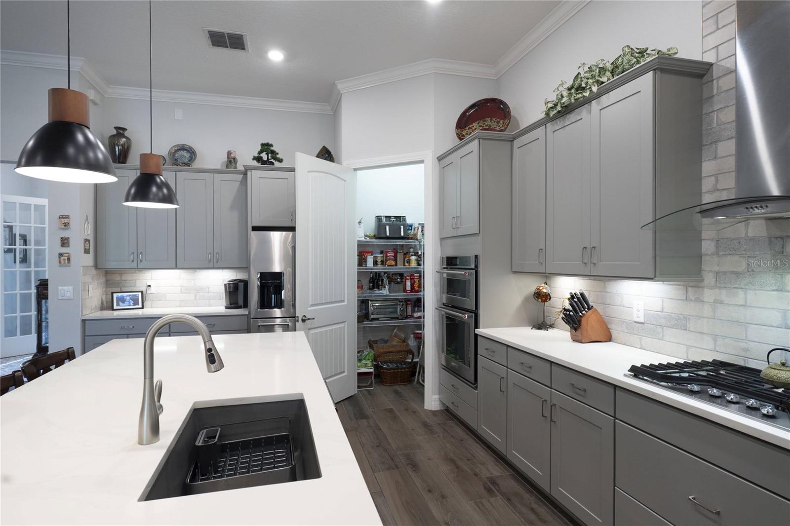 Listing photo id 10 for 19267 Ship Wheel Way