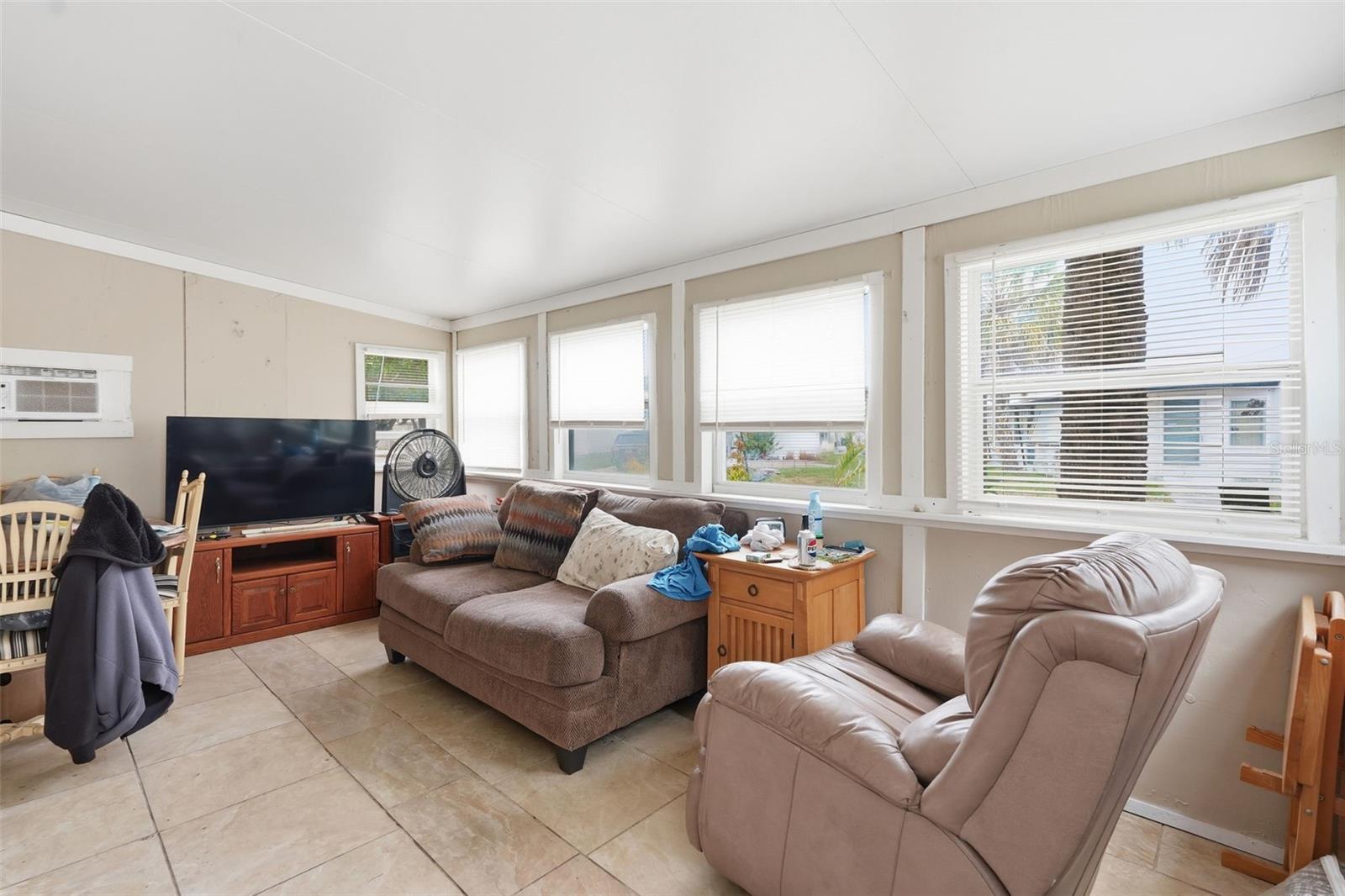 Image 20 of 23 For 104 52nd Avenue Plaza W