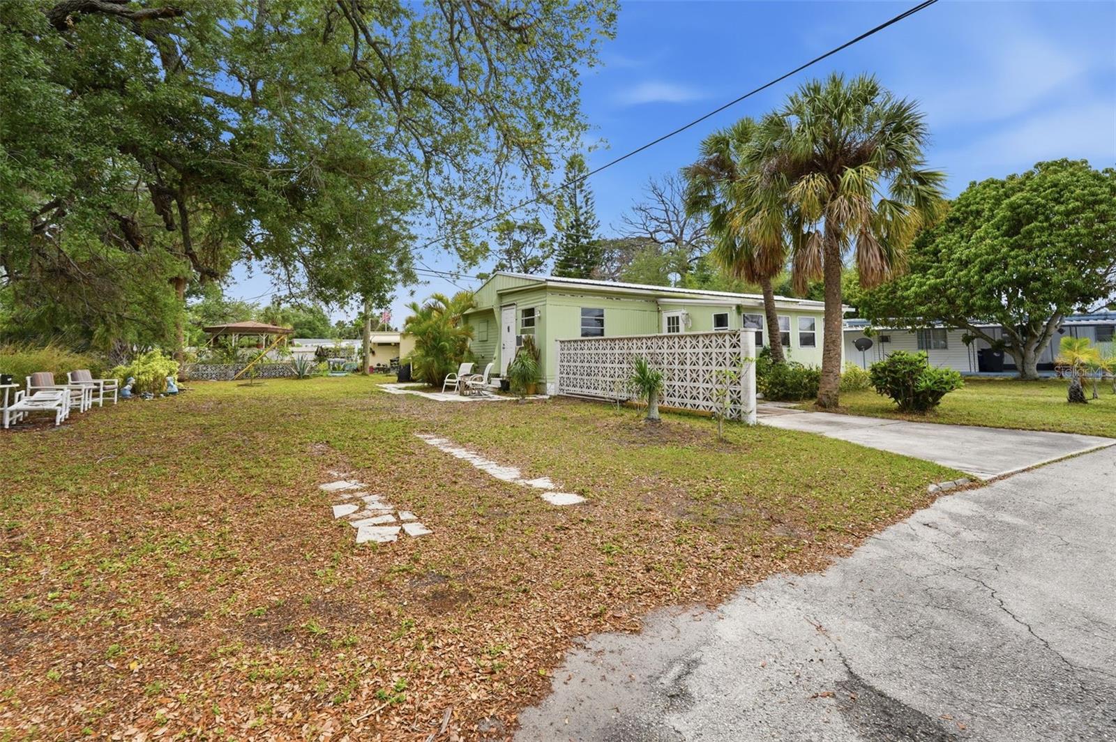 Image 3 of 23 For 104 52nd Avenue Plaza W