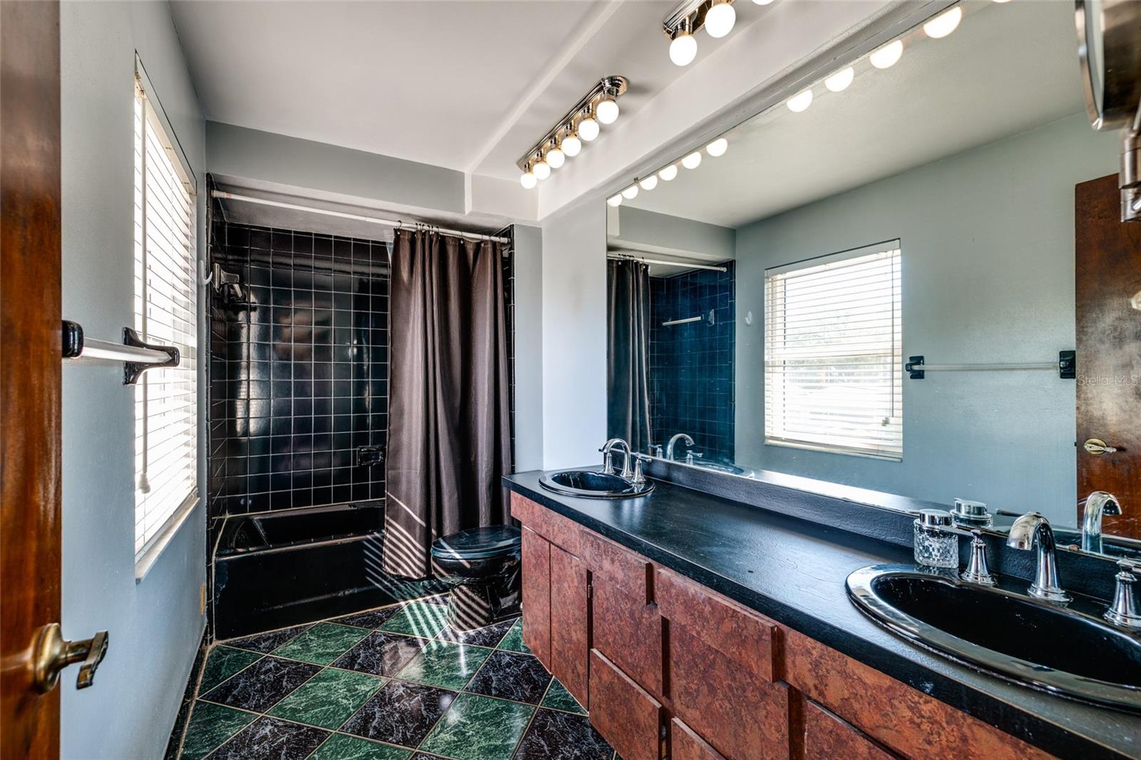 Image 27 of 72 For 1449 45th Avenue Ne