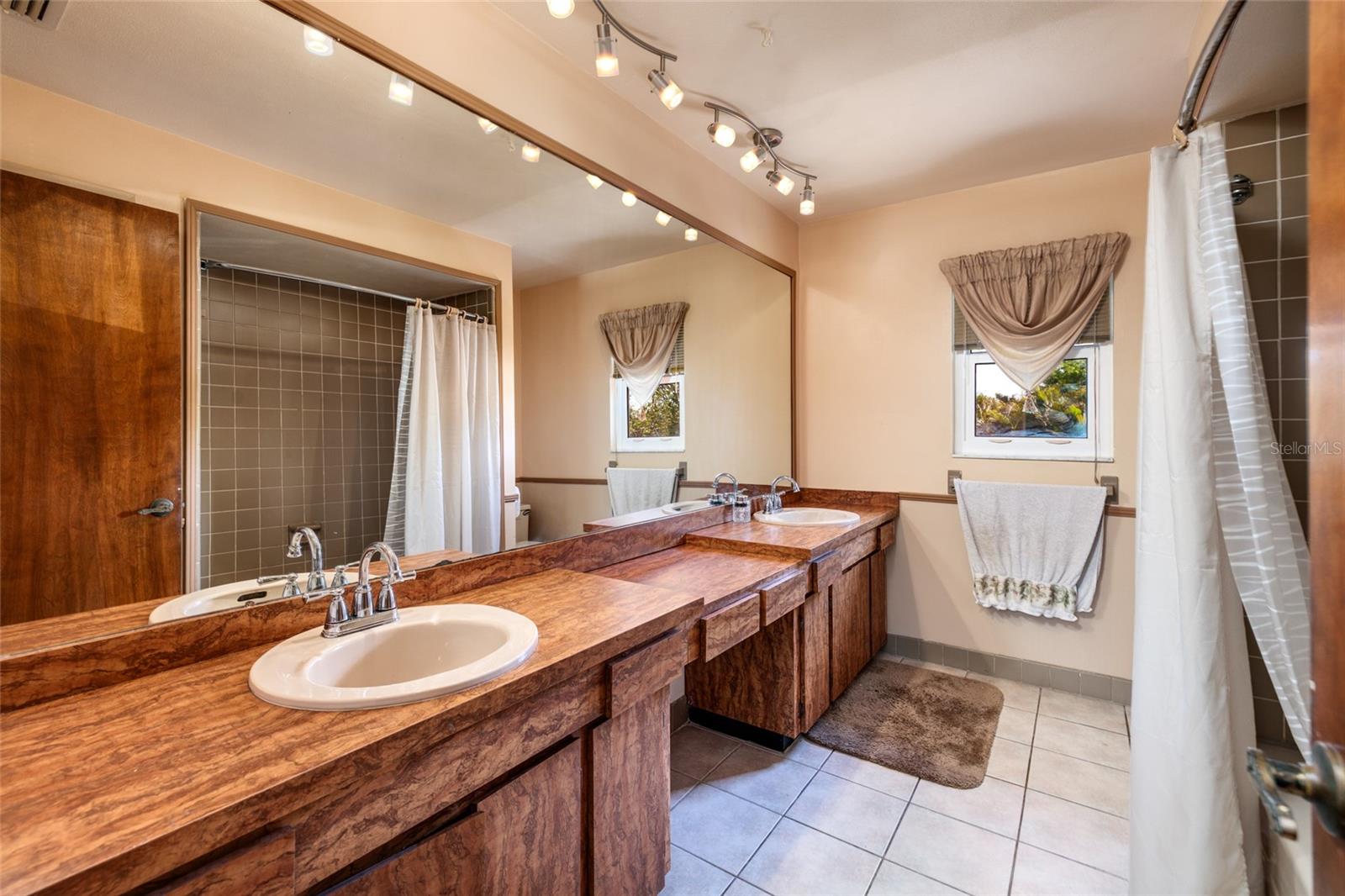 Image 30 of 72 For 1449 45th Avenue Ne