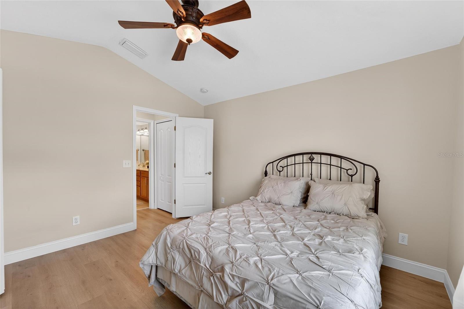 Image 35 of 63 For 20053 Heritage Point Drive