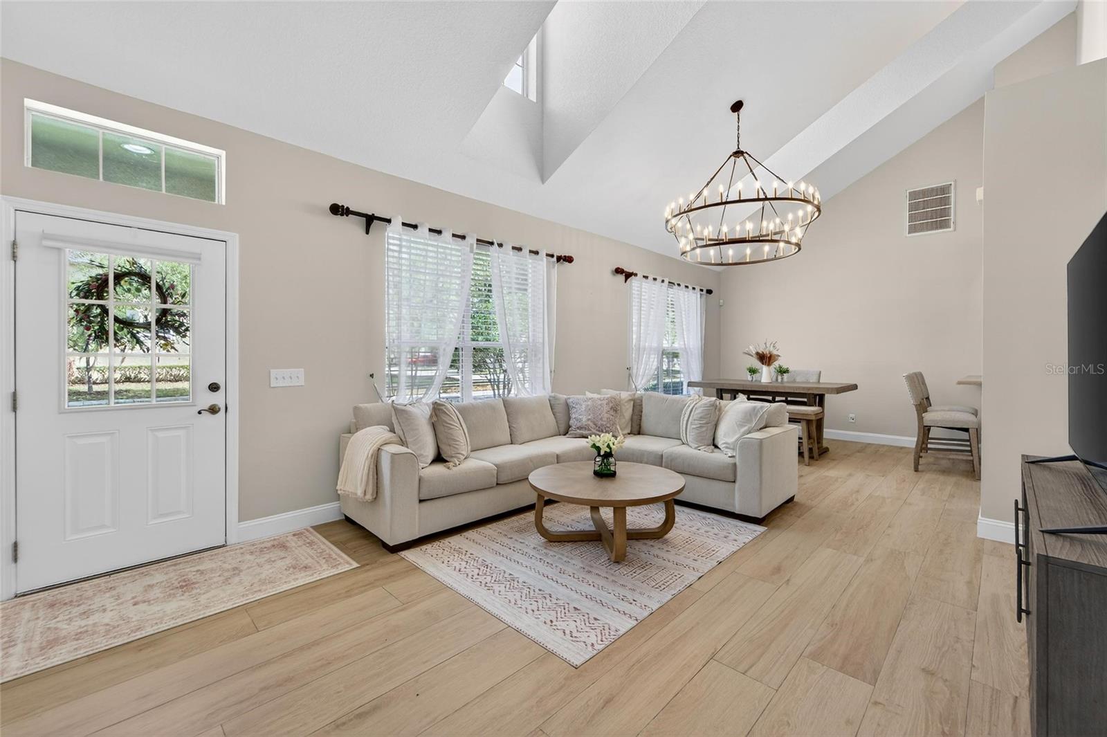 Image 9 of 63 For 20053 Heritage Point Drive