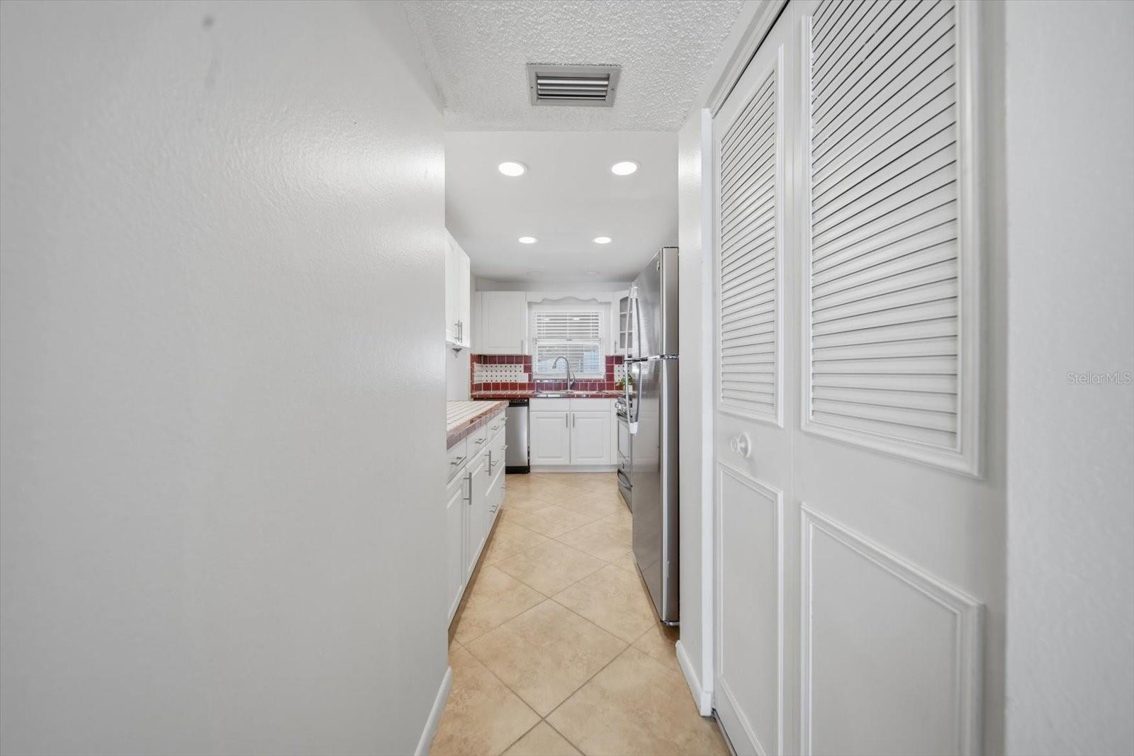 Image 17 of 39 For 5980 Shore Boulevard S 207