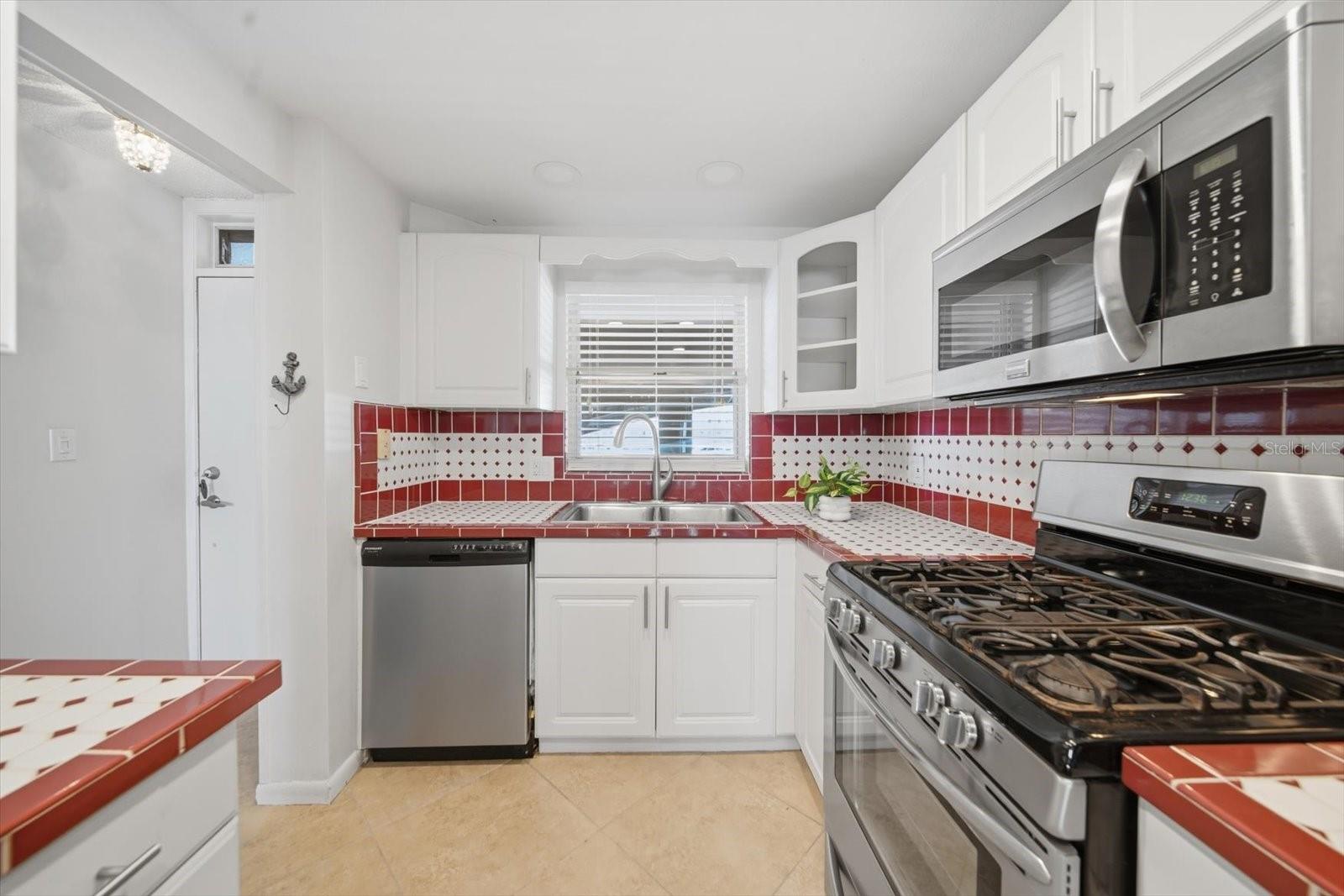 Image 19 of 39 For 5980 Shore Boulevard S 207